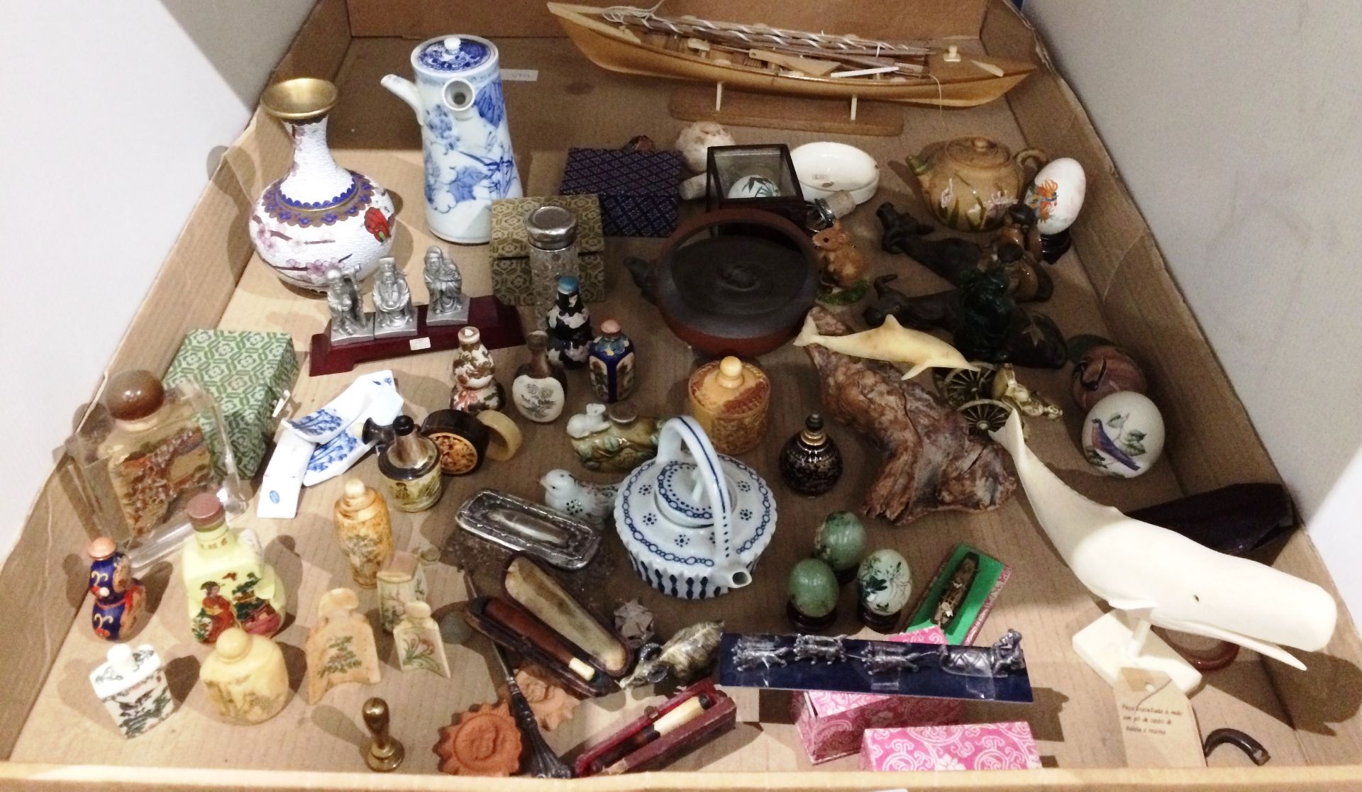 Contents to tray a large collection of oriental items - figurines, bottles, Cloisonie vase,