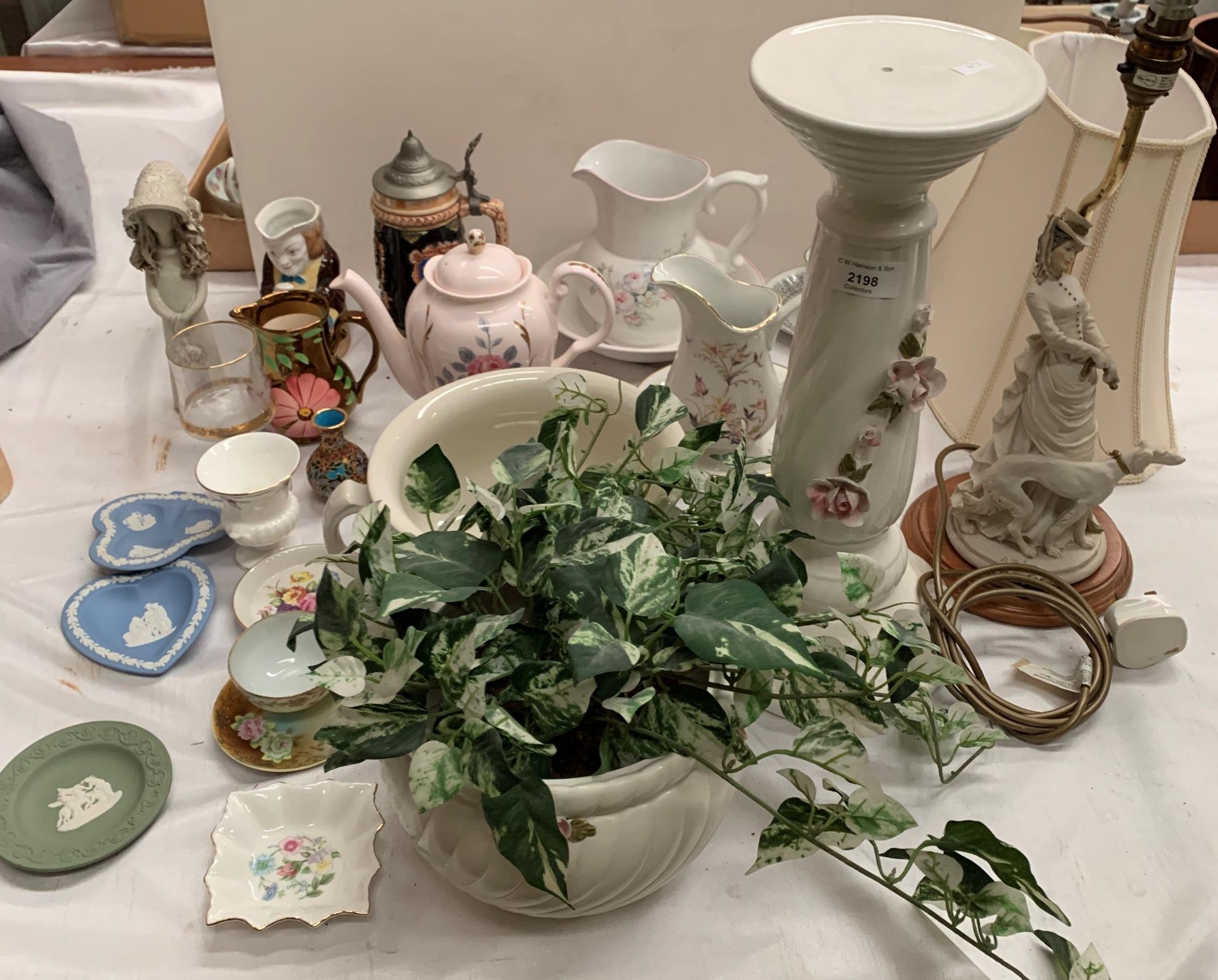 Contents to part table top - a 1920s lady and dog table lamp, bowls, jug and bowls,