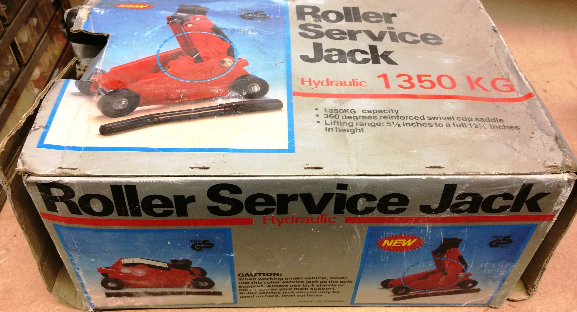 A Roller Service hydraulic jack (boxed)