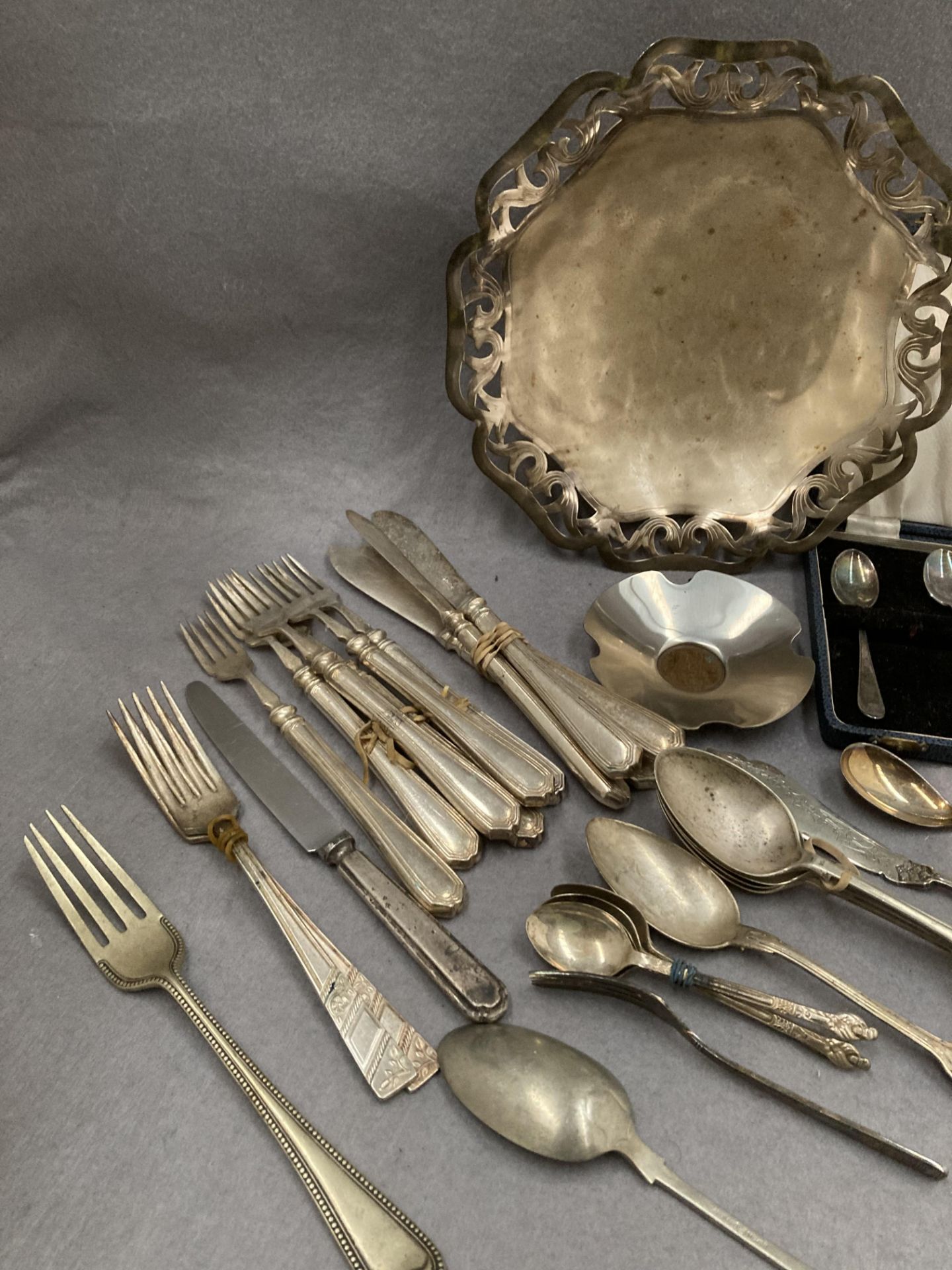 Contents to tray - plated dish and a quantity of plated cutlery - Image 2 of 4