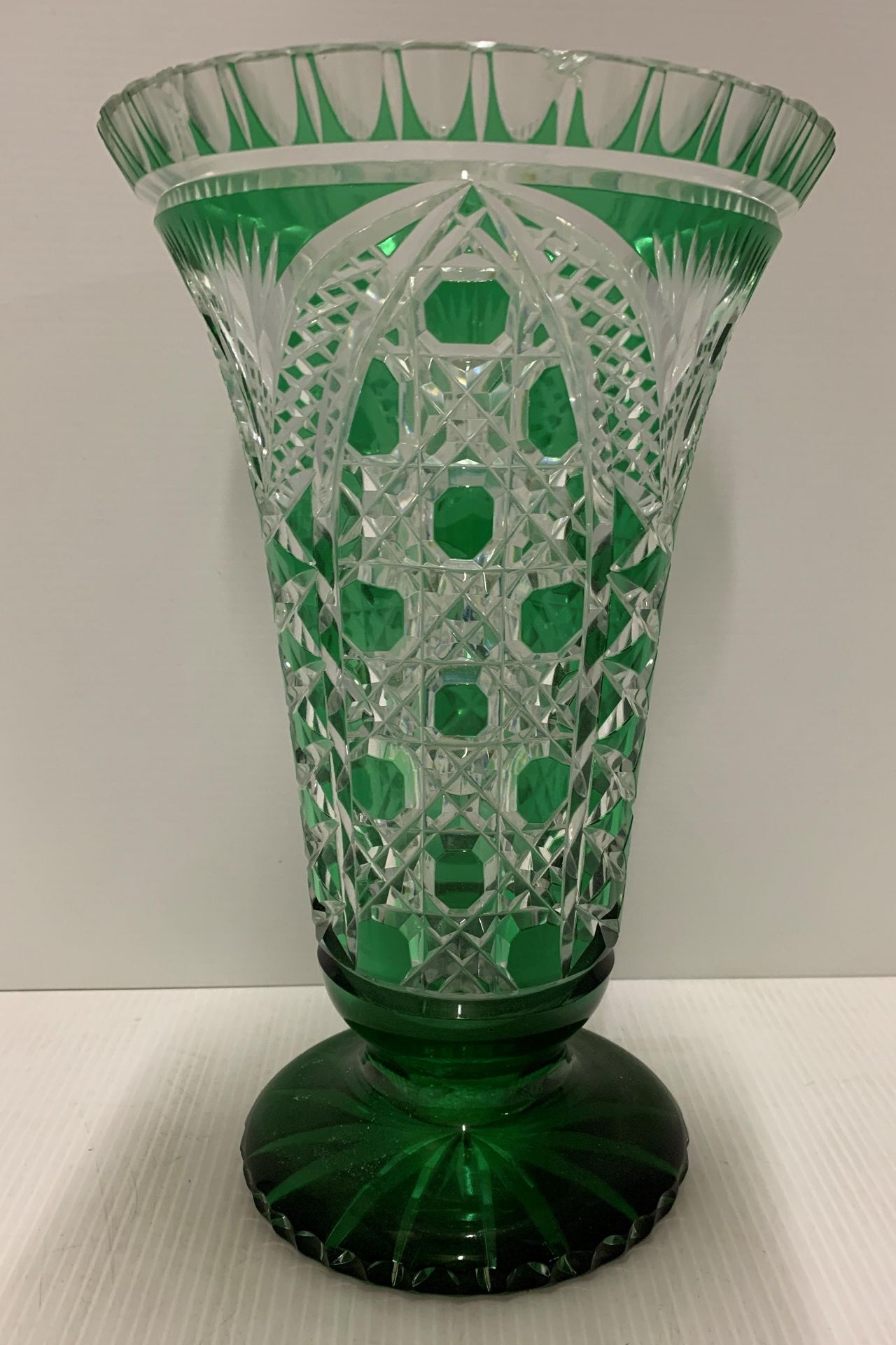 Contents to tray a large green glass overlay vase, - Image 3 of 8