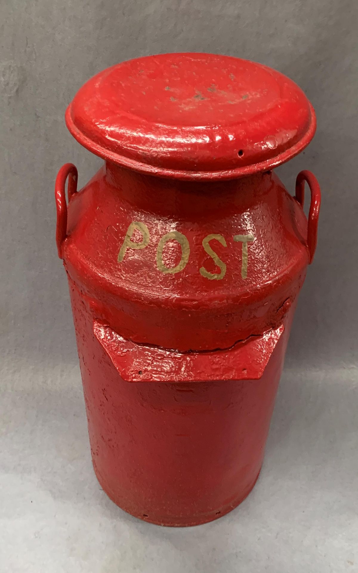 A red painted galvanised milk churn converted into a post box 72cm high - Image 2 of 2