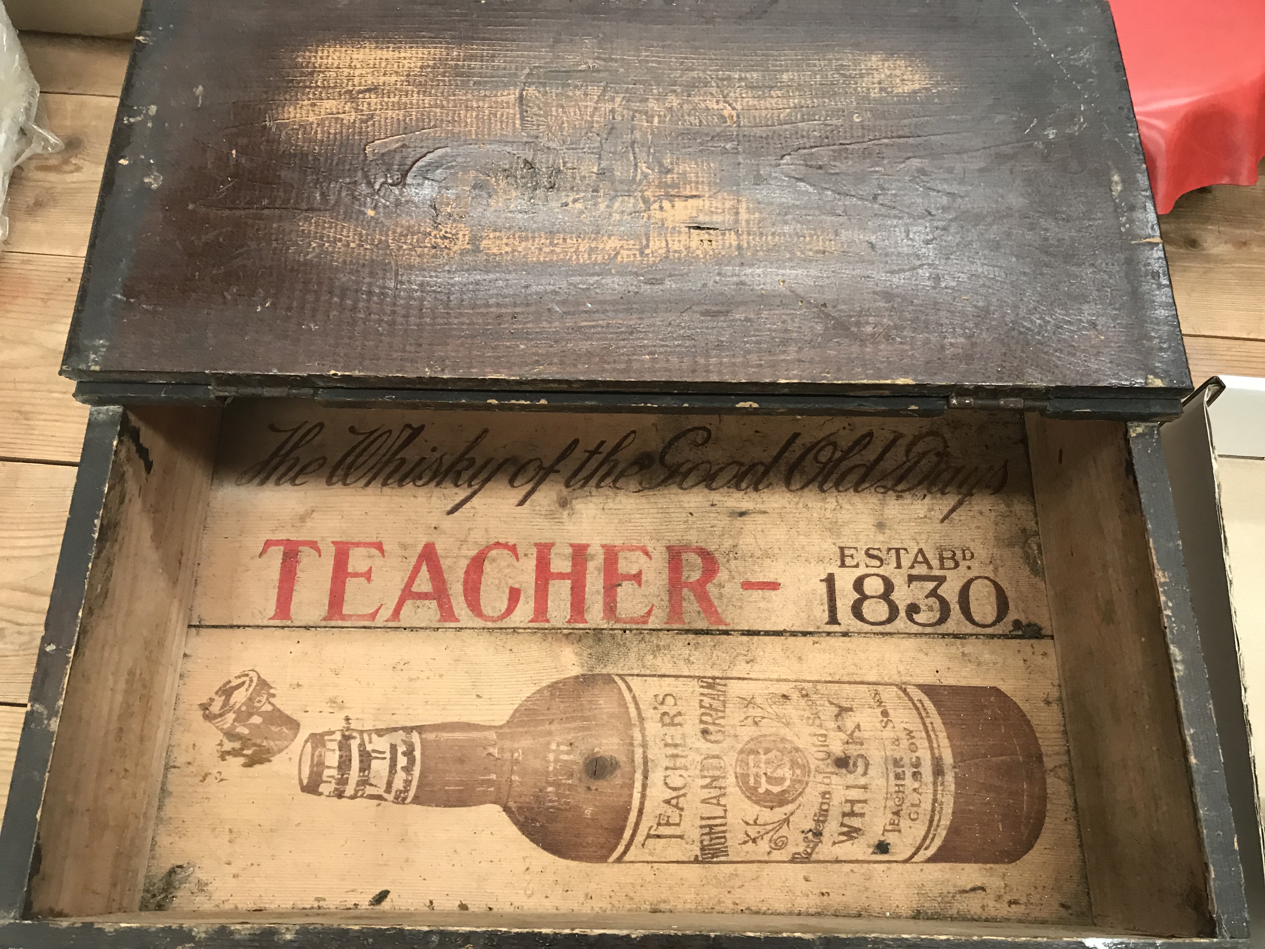 A Teacher's Est 1830 'The Whisky of the Good Old Days' pine whisky box 42 x 28 x 10cm high with