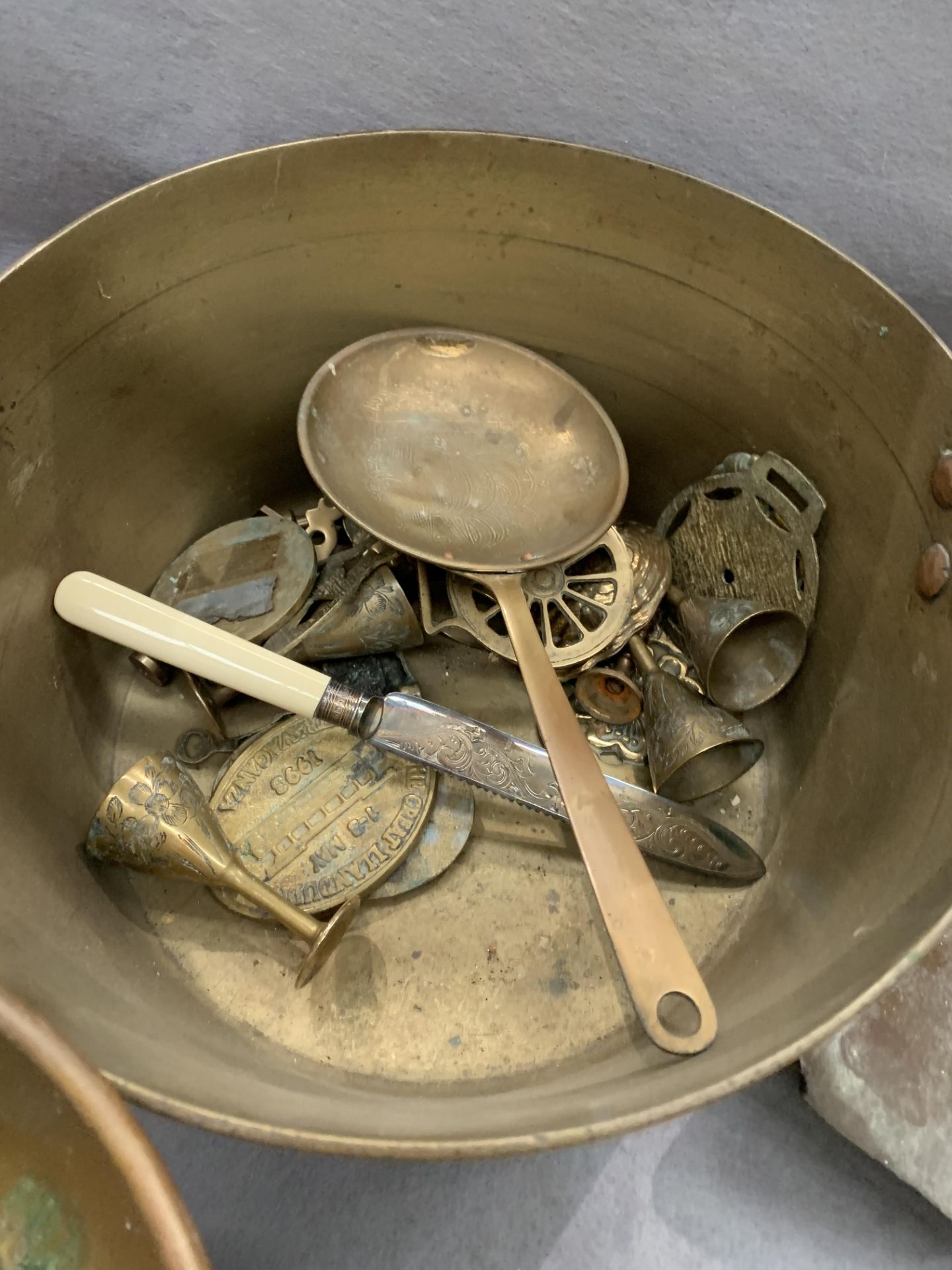 A brass jam pan, a brass bowl, horse brasses etc. - Image 2 of 2