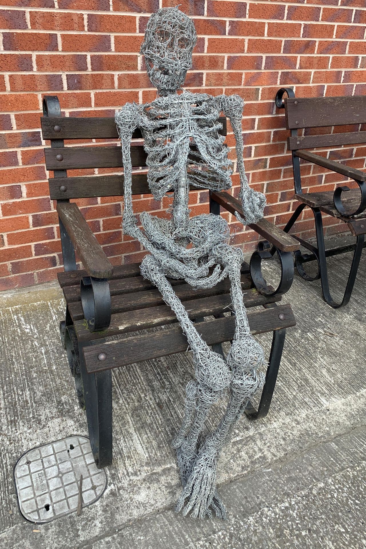 A lifesize wirework model of a seated skeleton total height approx 130cm - Image 4 of 8