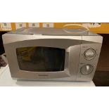 A Daewoo KOR-6L158L microwave oven