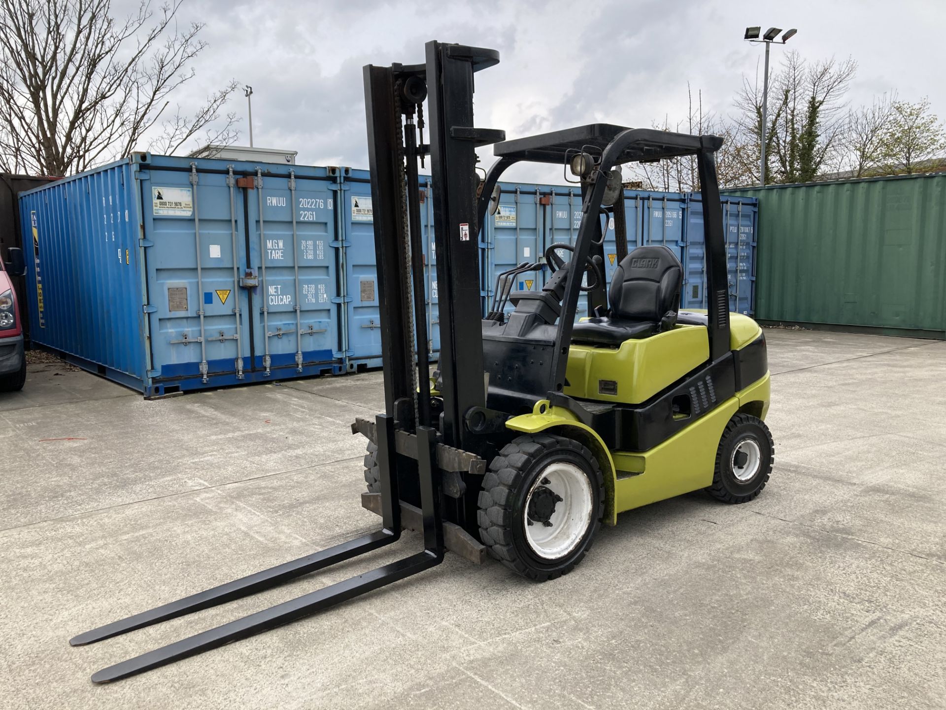 CLARK C30D DIESEL 3T FORKTRUCK Lift height: 3725mm Fork length: 1500mm YOM: 2012 Serial No: - Image 2 of 5