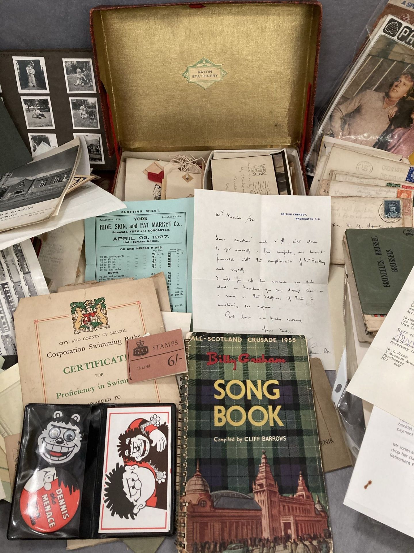 Tray of vintage and assorted ephemera - hundreds of items but noted Letter from the British Embassy - Image 3 of 5