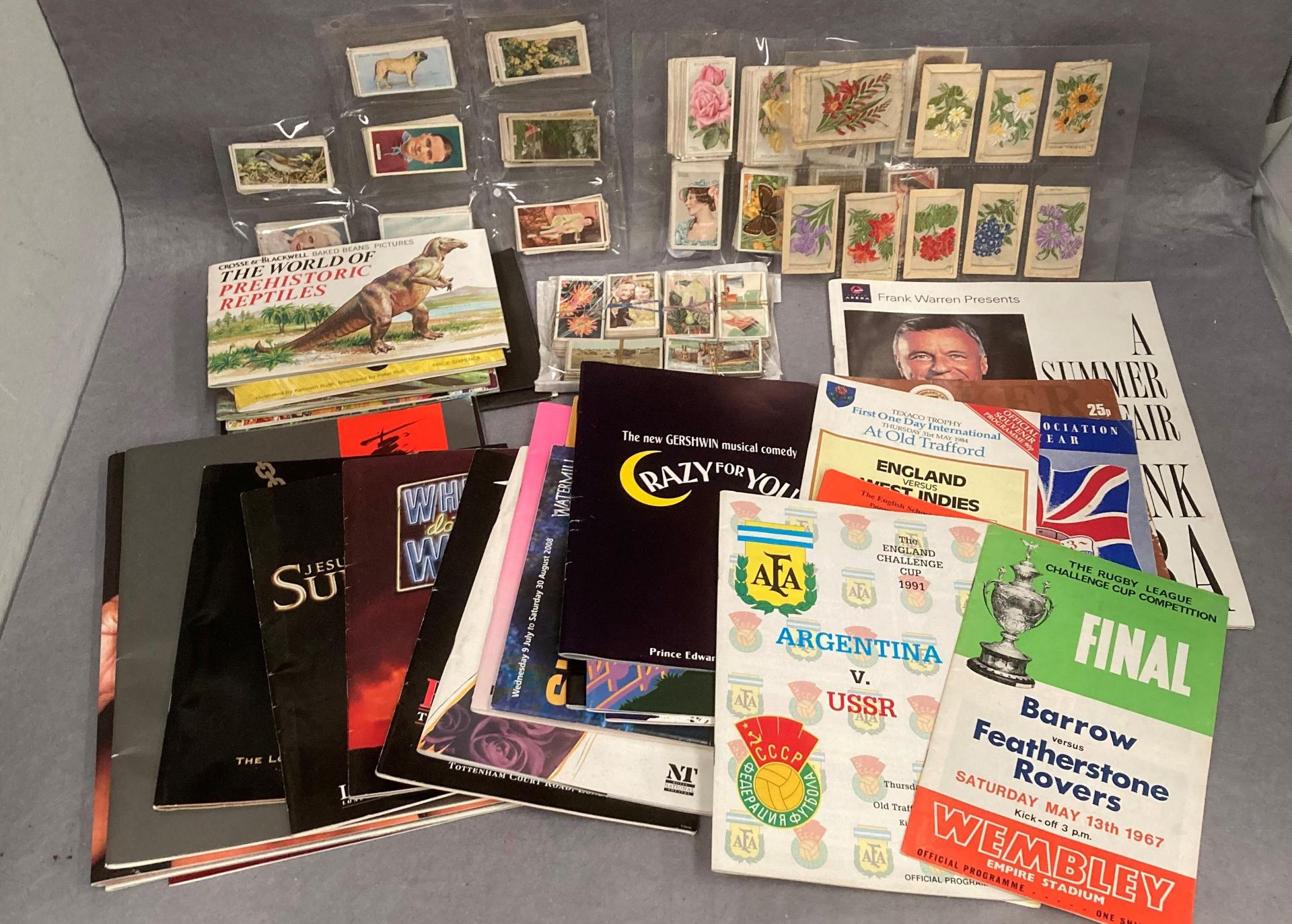 Superb mixed lot of paper collectibles and ephemera, event programmes, concerts (inc Frank Sinatra),