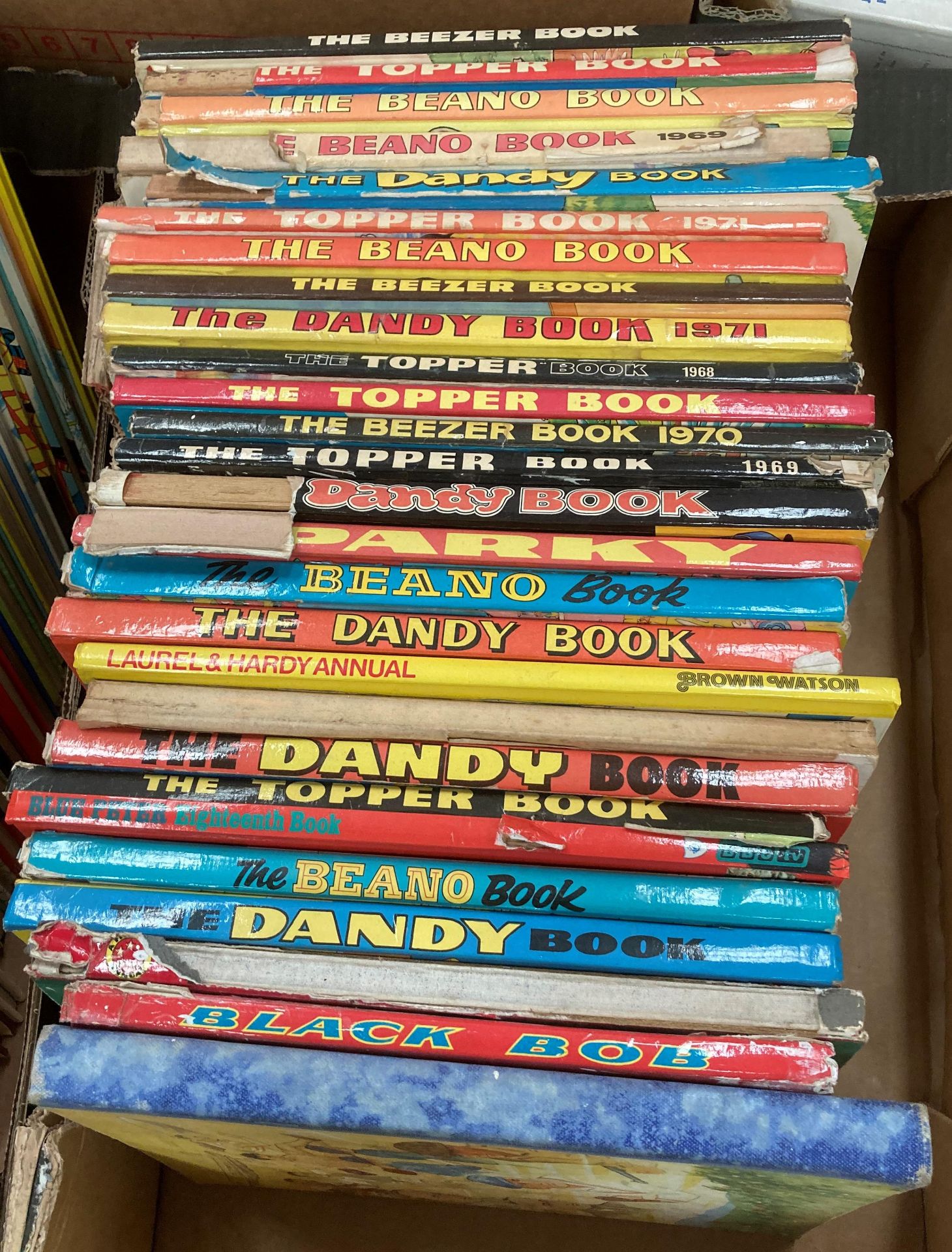 Contents to three trays sixty five childrens annuals running from circa 1965-2006 to include Beano, - Image 4 of 4