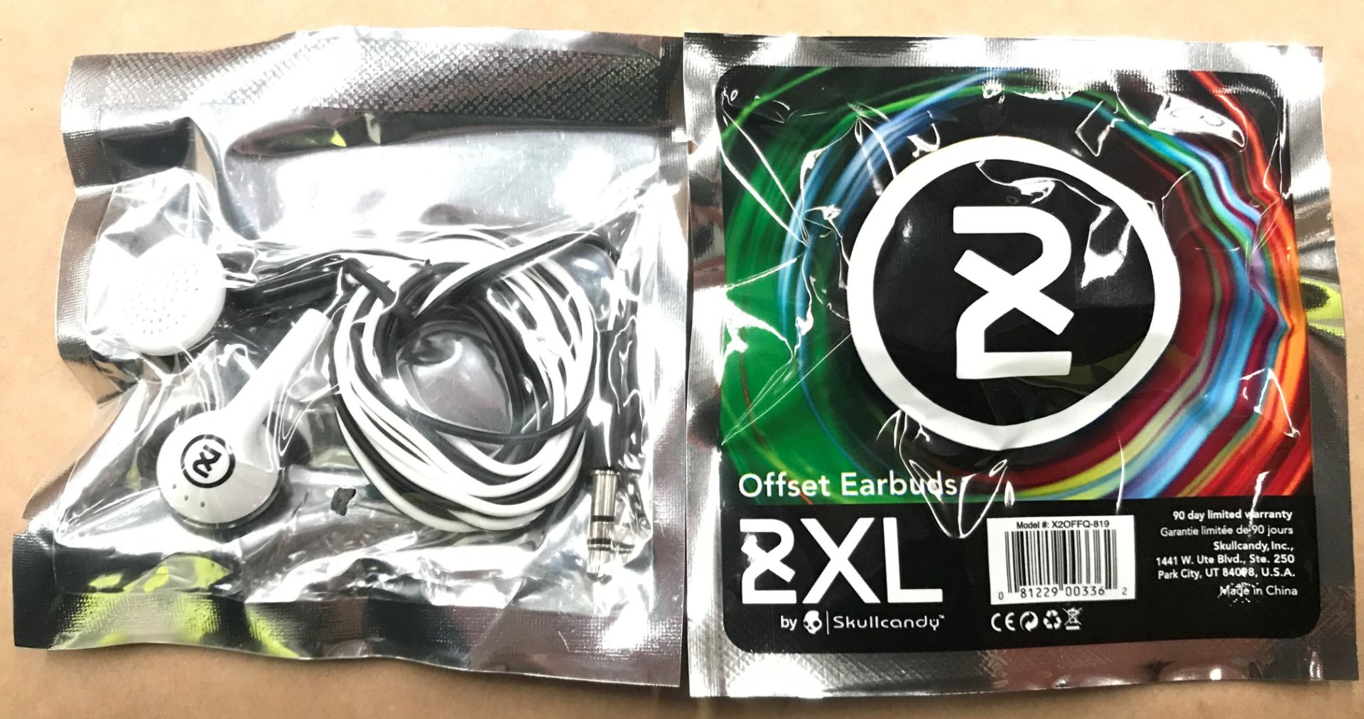500 x 2XL Offset Earbuds/headphones by Skullcandy (20 inner bags) - black and white - Image 2 of 2