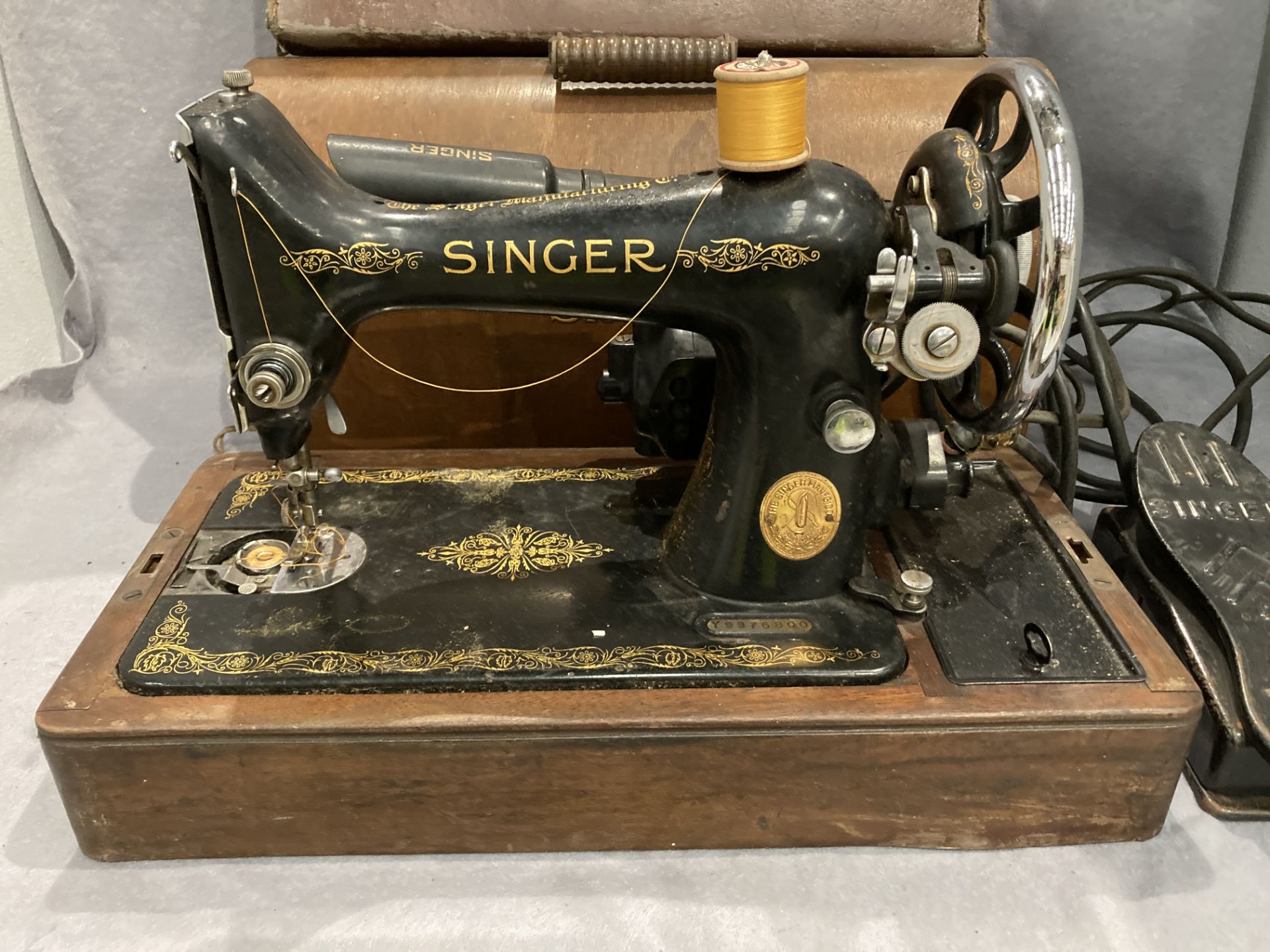 A Singer 240v portable sewing machine complete with foot pedal and a small brown fibre suitcase - Image 2 of 2