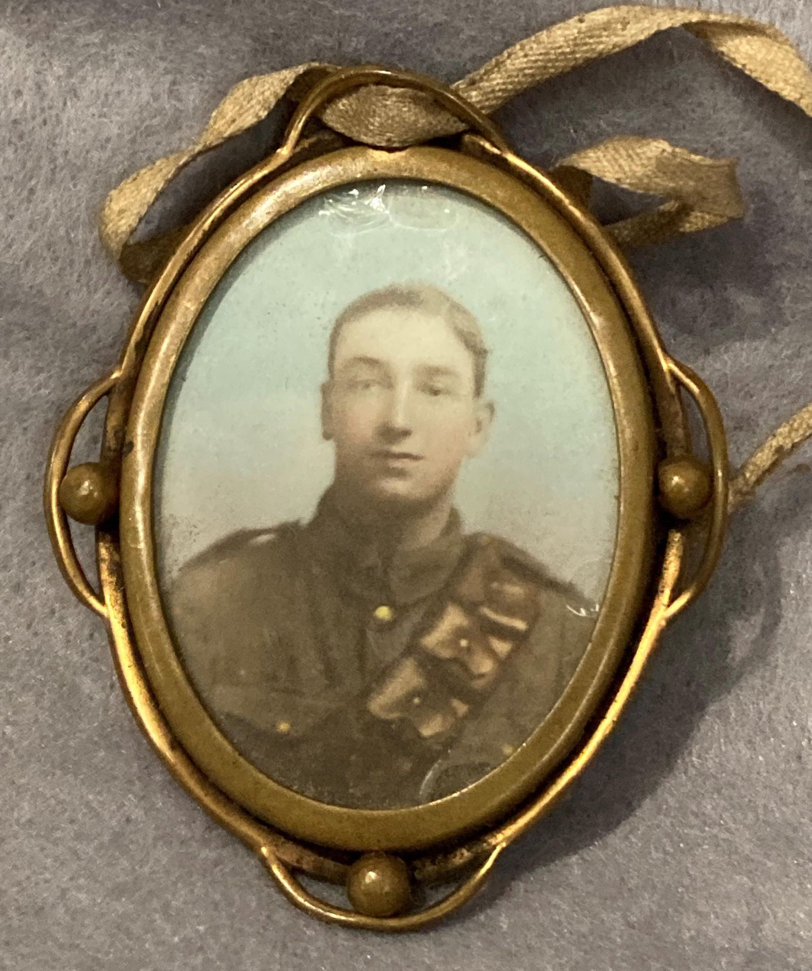 A bronze First World War death plaque to Frank Dobson together with a brass oval pendant with a - Image 3 of 3