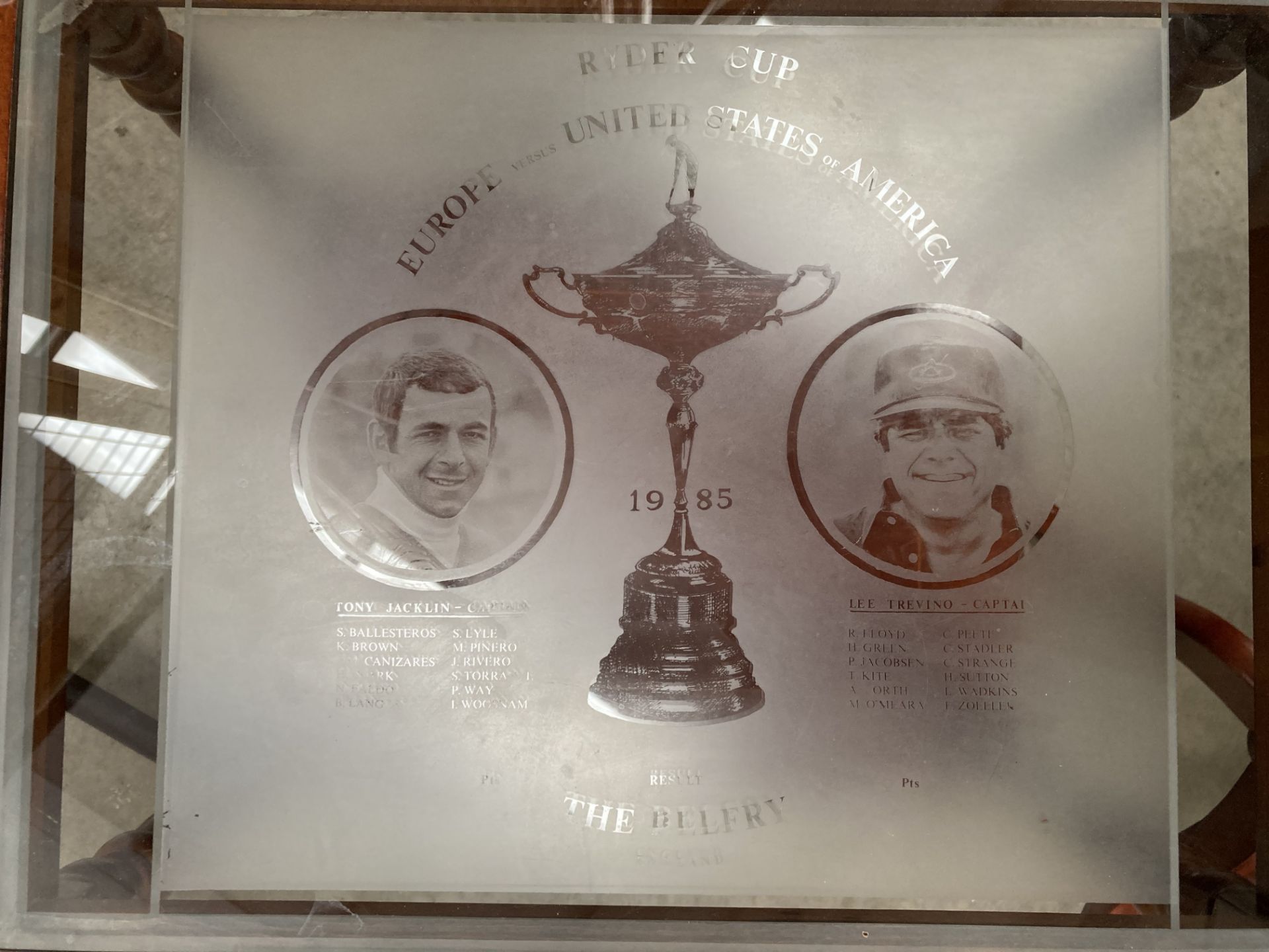 A square wood stained coffee table with etched glass top depicting the Ryder Cup Europe vs USA 1985 - Image 3 of 5