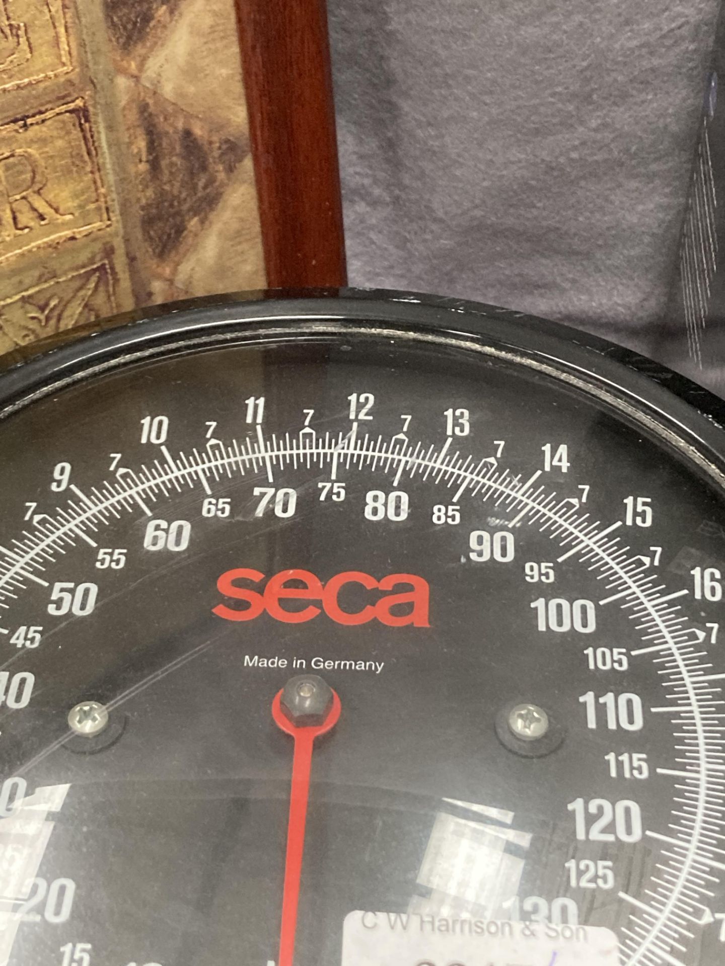Seca scales to weight to 23 stone (145kg), - Image 2 of 2