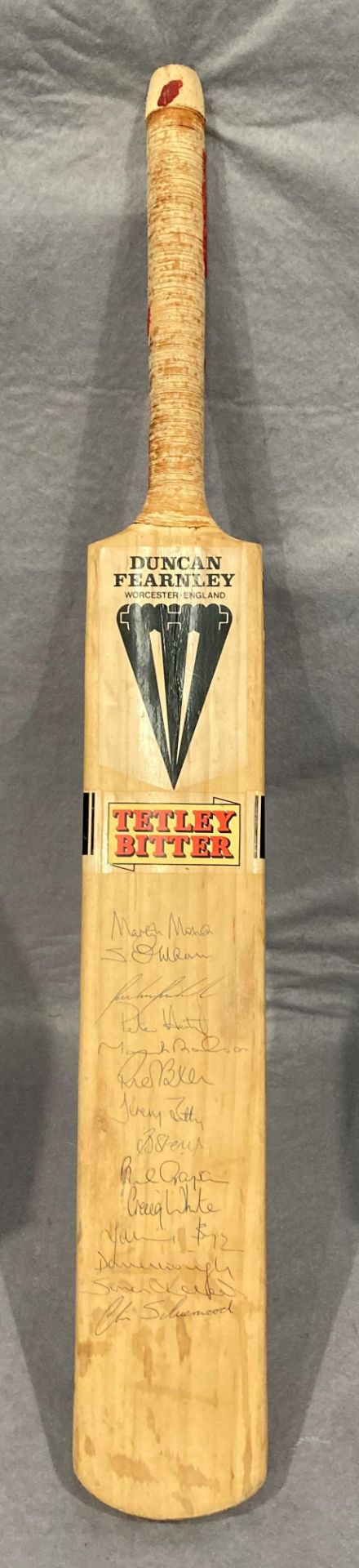 A Ducan Fearnley Tetley Bitter signed cricket bat Yorkshire later 1980's/early 1990's signatures - Image 5 of 5