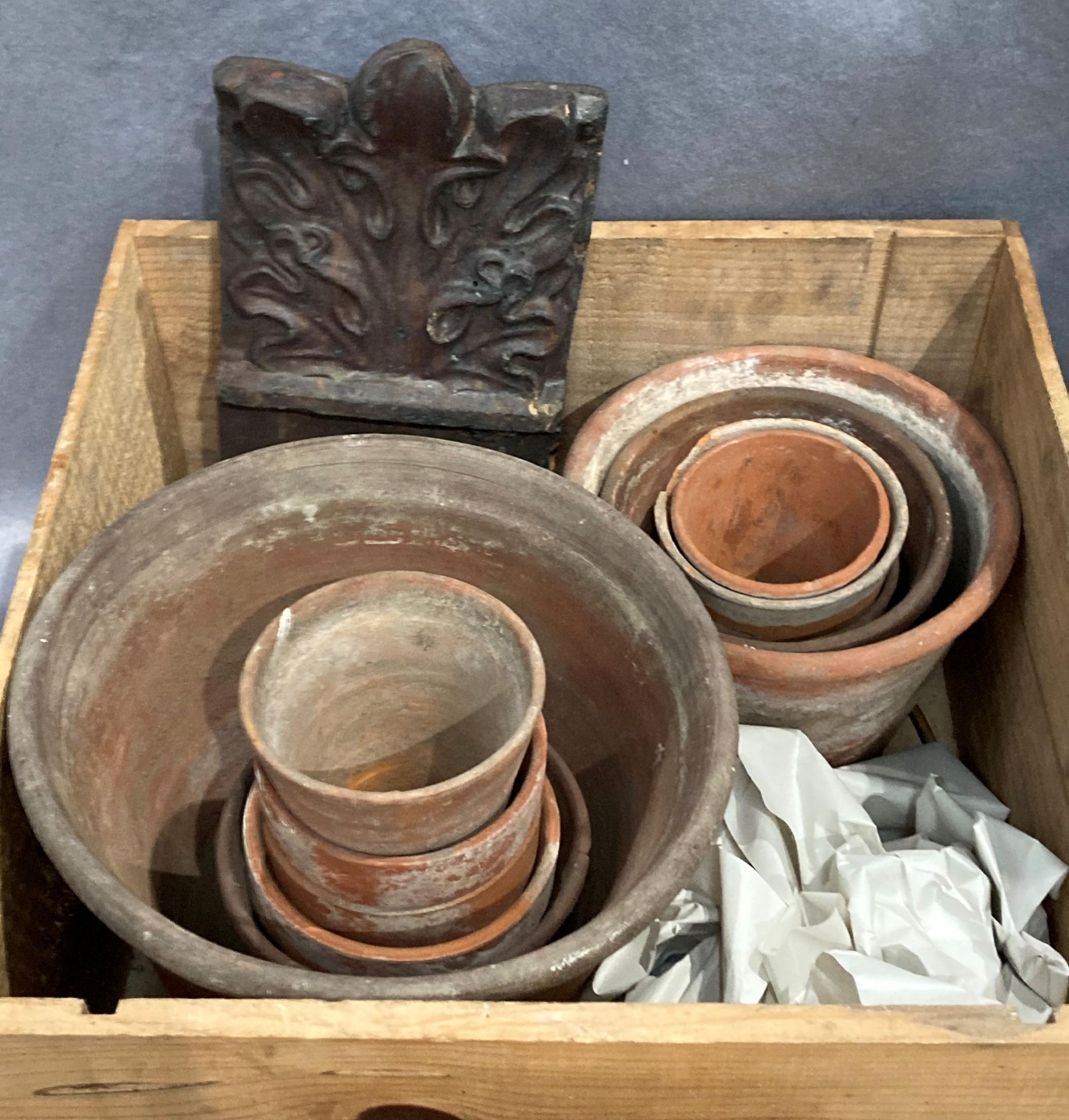 A small wood crate containing a small quantity of assorted sized terracotta plant pots, - Image 3 of 3