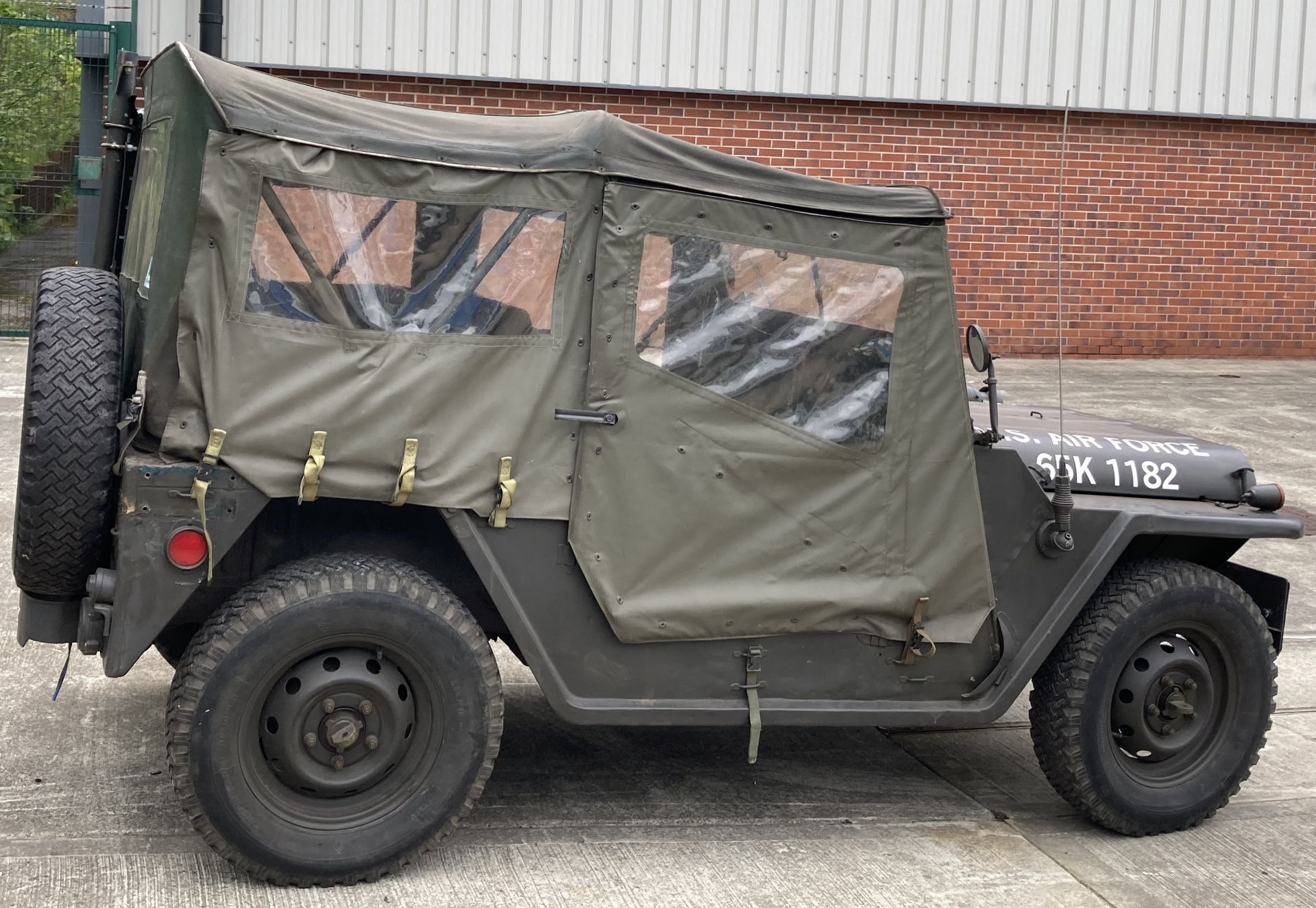 A FORD M151 (WILLYS) 1/4 TON 2.2 LIGHT 4X4 UTILITY JEEP - Petrol - Green - Ex USA Air Force. - Image 6 of 28