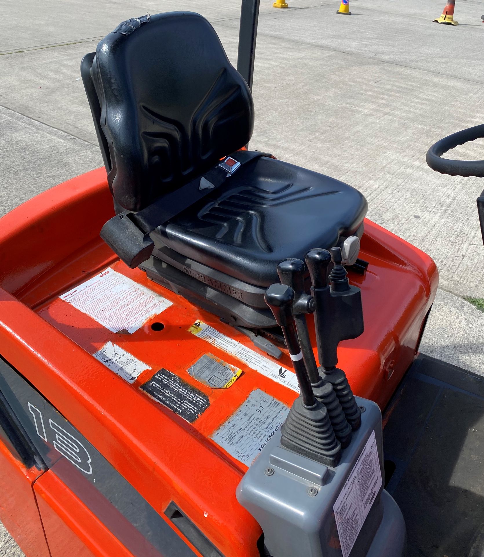 A TOYOTA 1200KG ELECTRIC FORK TRUCK - red complete with charger Model 7F BEST 13 S/N 10611 Light - Image 12 of 15