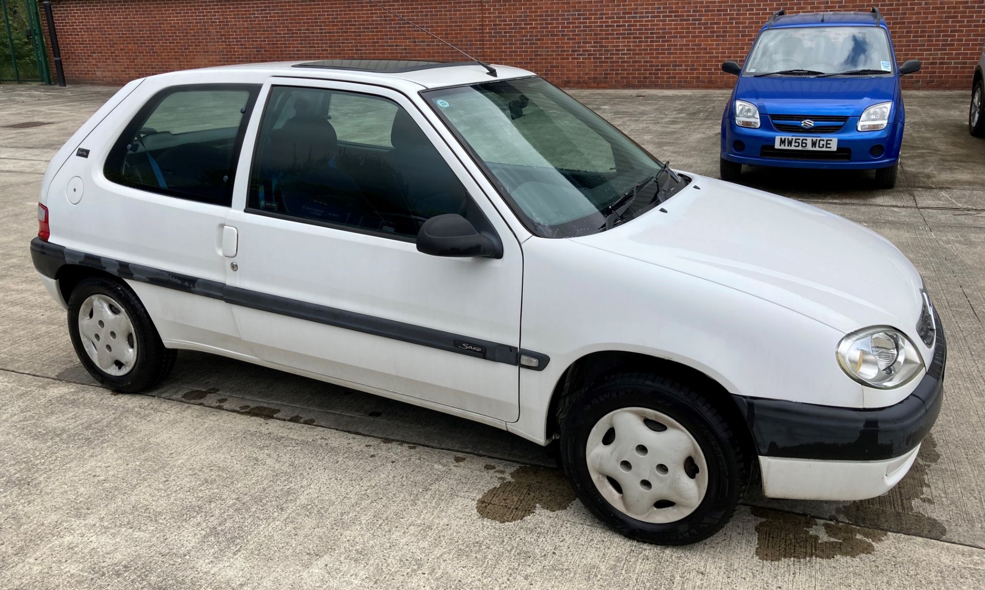 CITROEN SAXO FORTE 1.1 THREE DOOR HATCHBACK - Petrol - White. FROM A DECEASED ESTATE. - Image 2 of 15