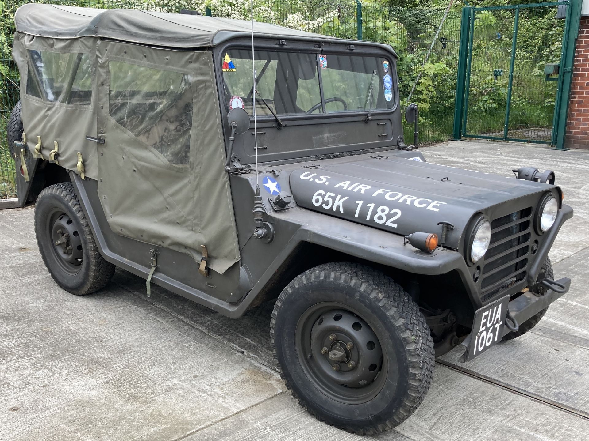 A FORD M151 (WILLYS) 1/4 TON 2.2 LIGHT 4X4 UTILITY JEEP - Petrol - Green - Ex USA Air Force. - Image 8 of 28