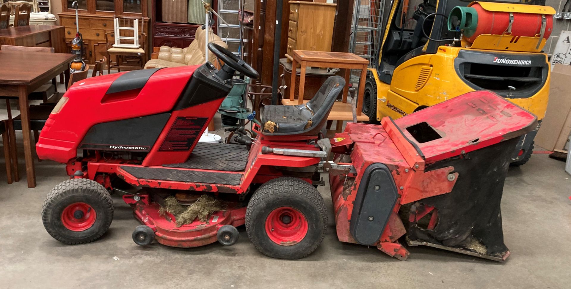 A Contax Inter-Active blade system hydrostatic K15 8"/97cm cut ride on lawnmower complete with