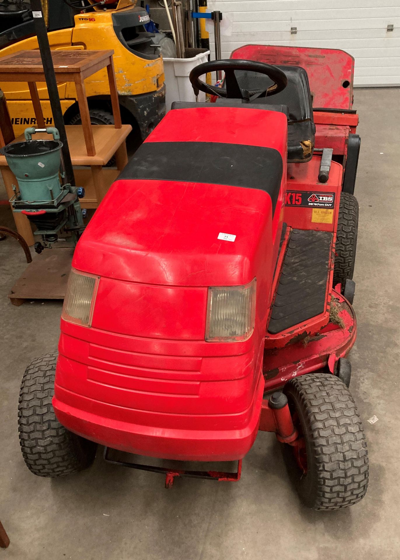 A Contax Inter-Active blade system hydrostatic K15 8"/97cm cut ride on lawnmower complete with - Image 2 of 8