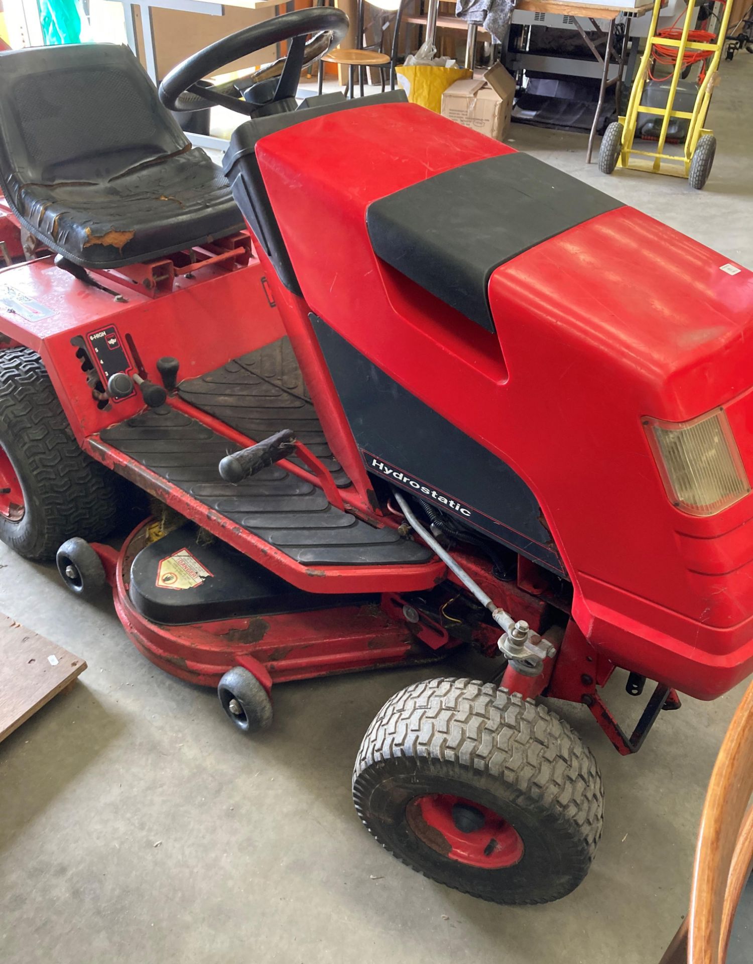 A Contax Inter-Active blade system hydrostatic K15 8"/97cm cut ride on lawnmower complete with - Image 5 of 8