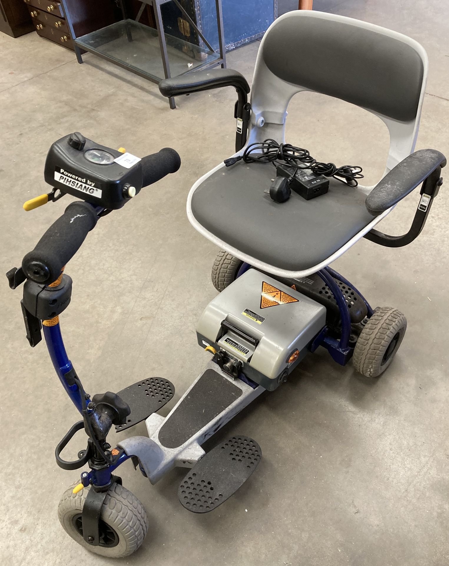 A three wheel mobility scooter in blue complete with battery, - Image 3 of 6