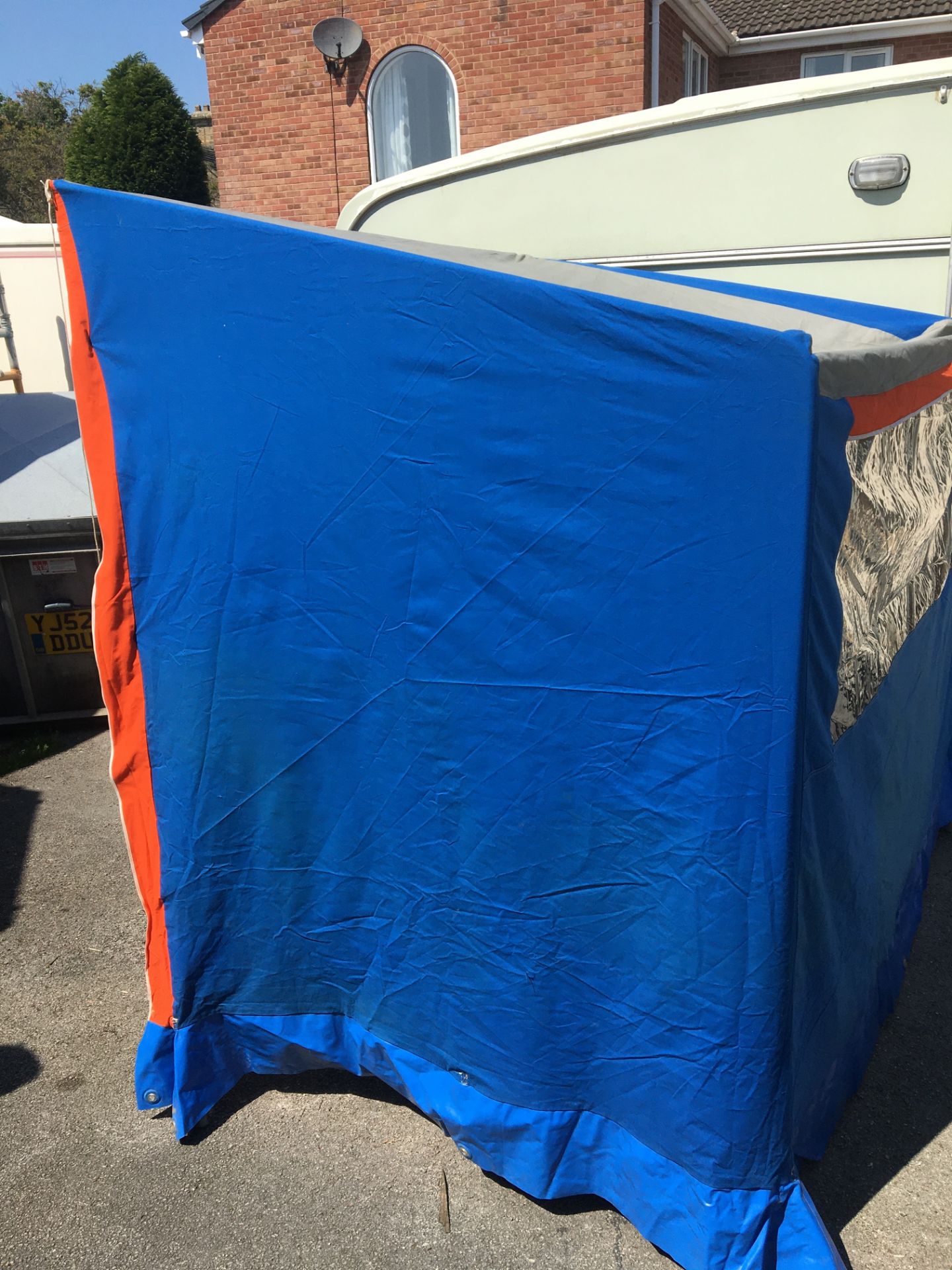Awning/sun canopy, blue canvas with red trim, approximately 2.2m wide and 1. - Image 2 of 3