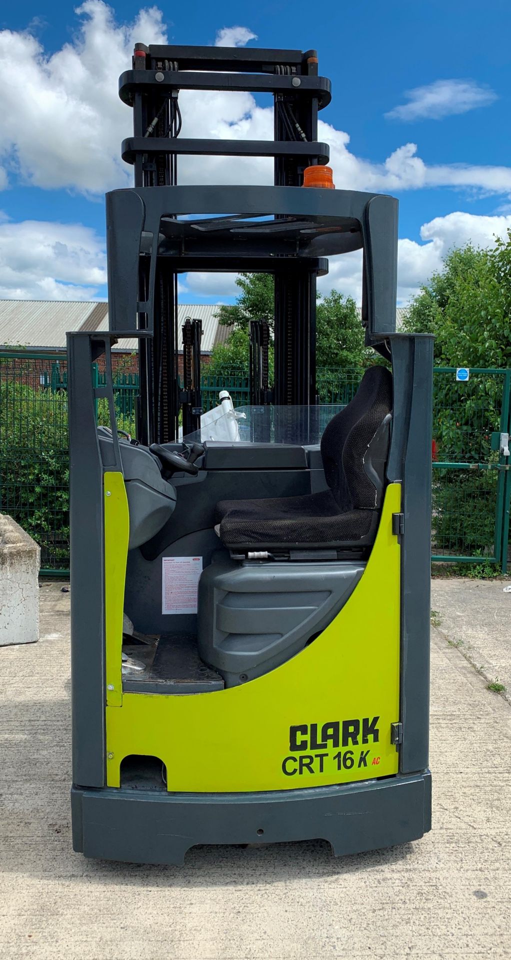 A CLARK CRT16K 1600KG ELECTRIC REACH TRUCK - green complete with charger S/N 032770 Lift height - Image 2 of 3