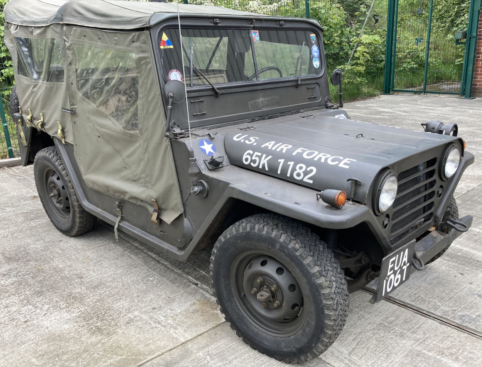 A FORD M151 (WILLYS) 1/4 TON 2.2 LIGHT 4X4 UTILITY JEEP - Petrol - Green - Ex USA Air Force. - Image 7 of 28