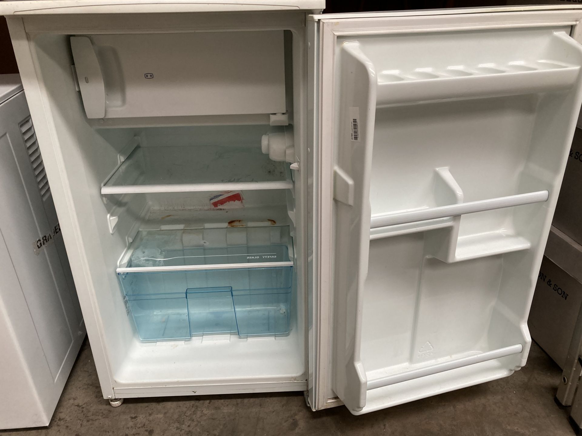 LEDC white under counter fridge/freezer,