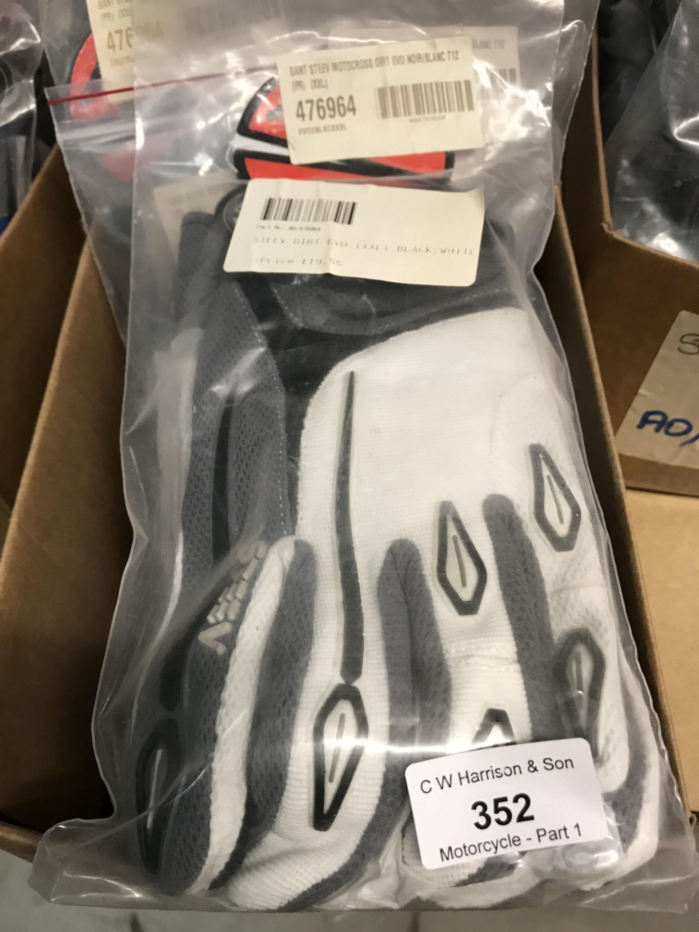 Contents to box - 4 x pairs of Steev Dirt Evo gloves - grey/white - XXL