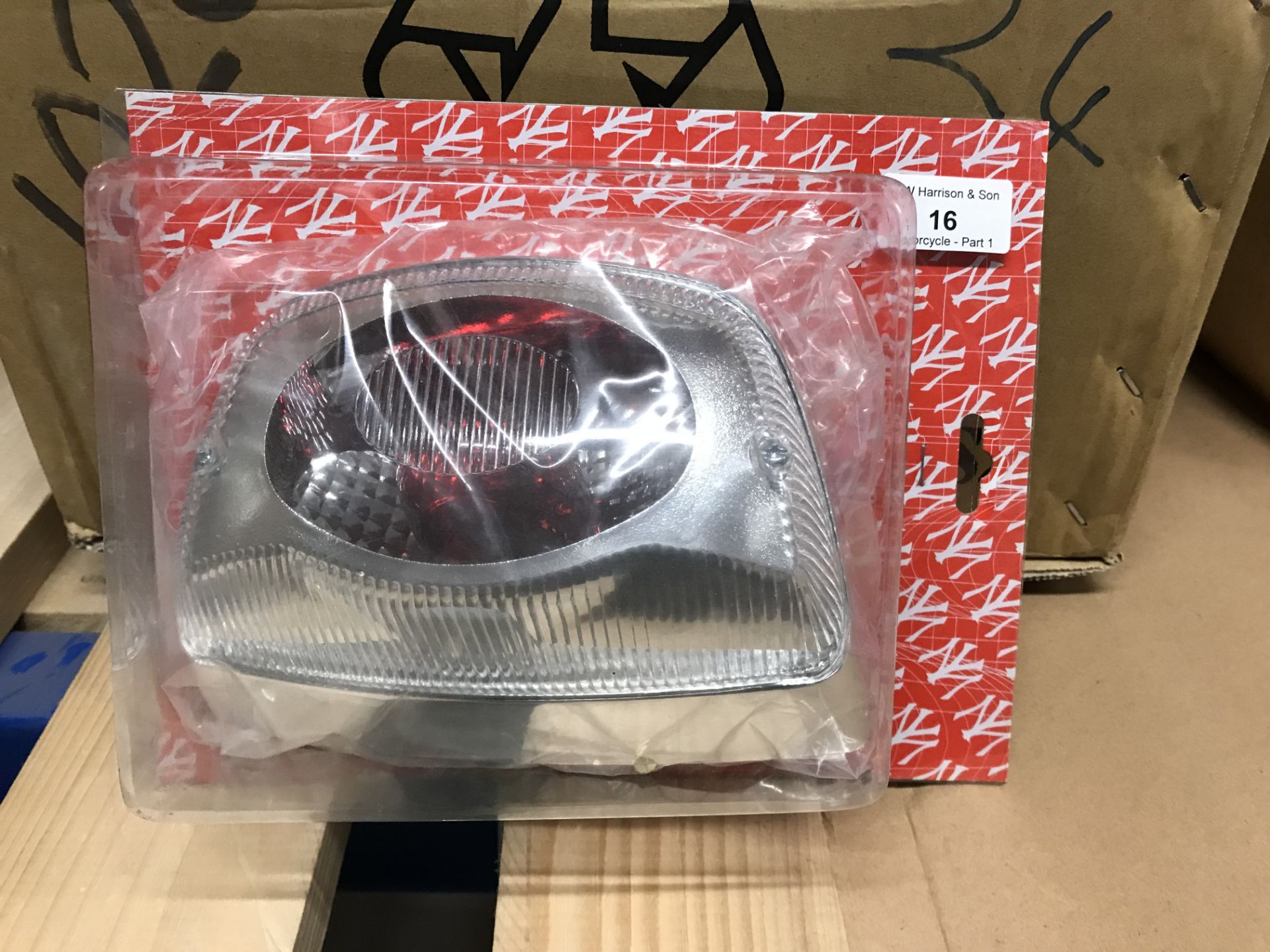 Contents to box - 18 x Lexus style rear tail lamps