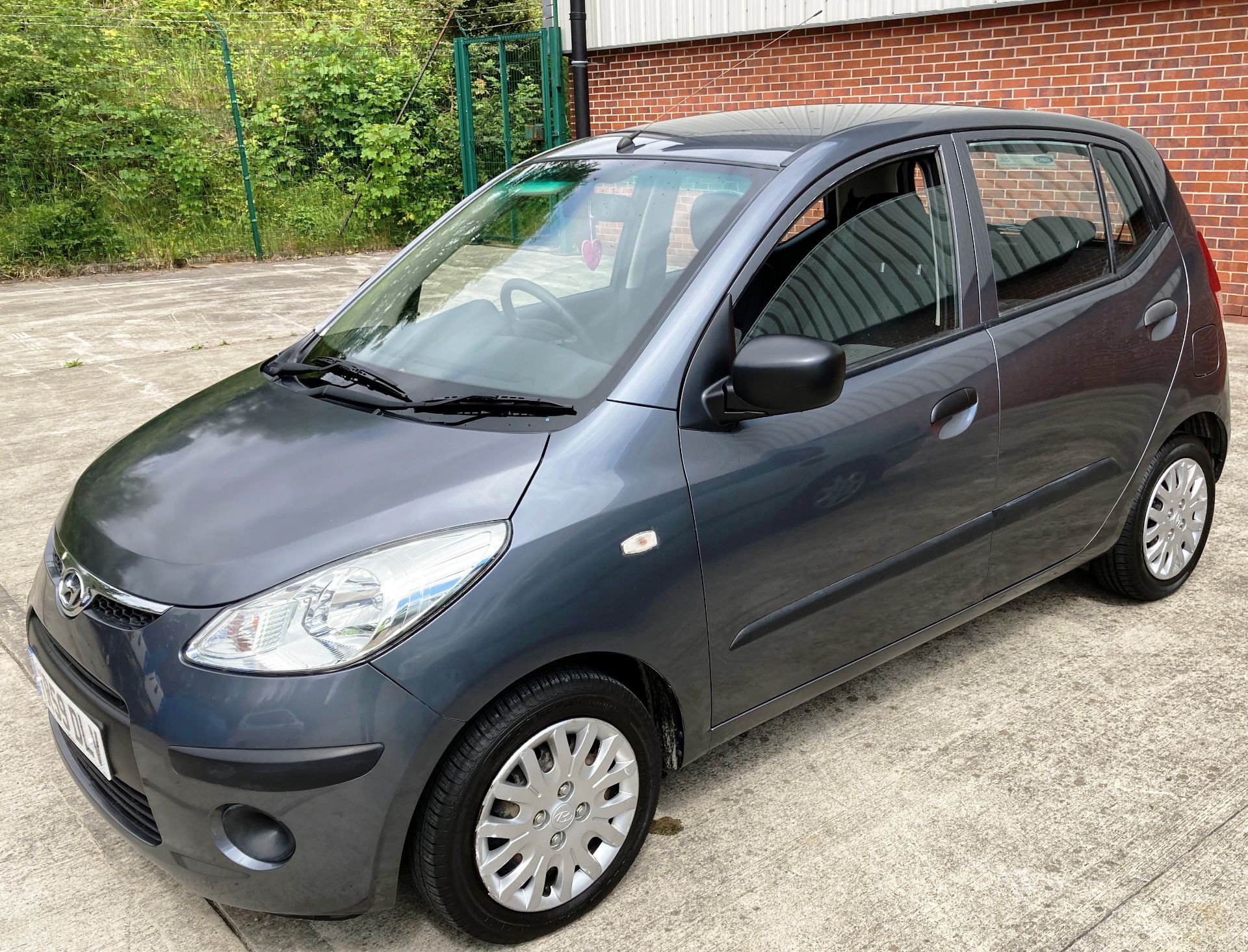 FROM A DECEASED ESTATE HYUNDAI i10 CLASSIC 5 door hatchback (1248cc) - petrol - grey Reg No: YR59 - Image 3 of 8