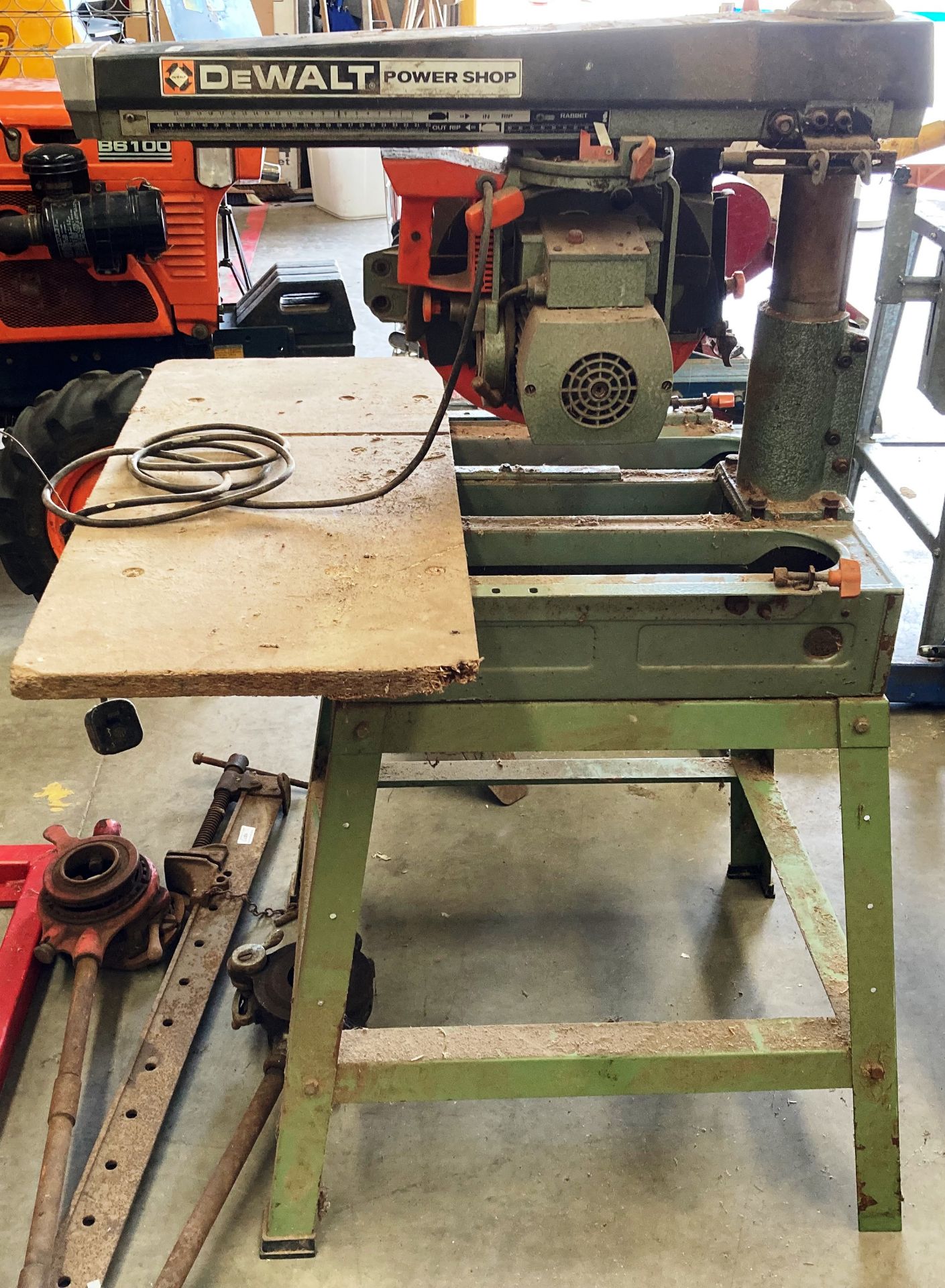 A DeWalt Power Shop DW125 radial arm saw - 240v (failed PAT test - loose earth - check before