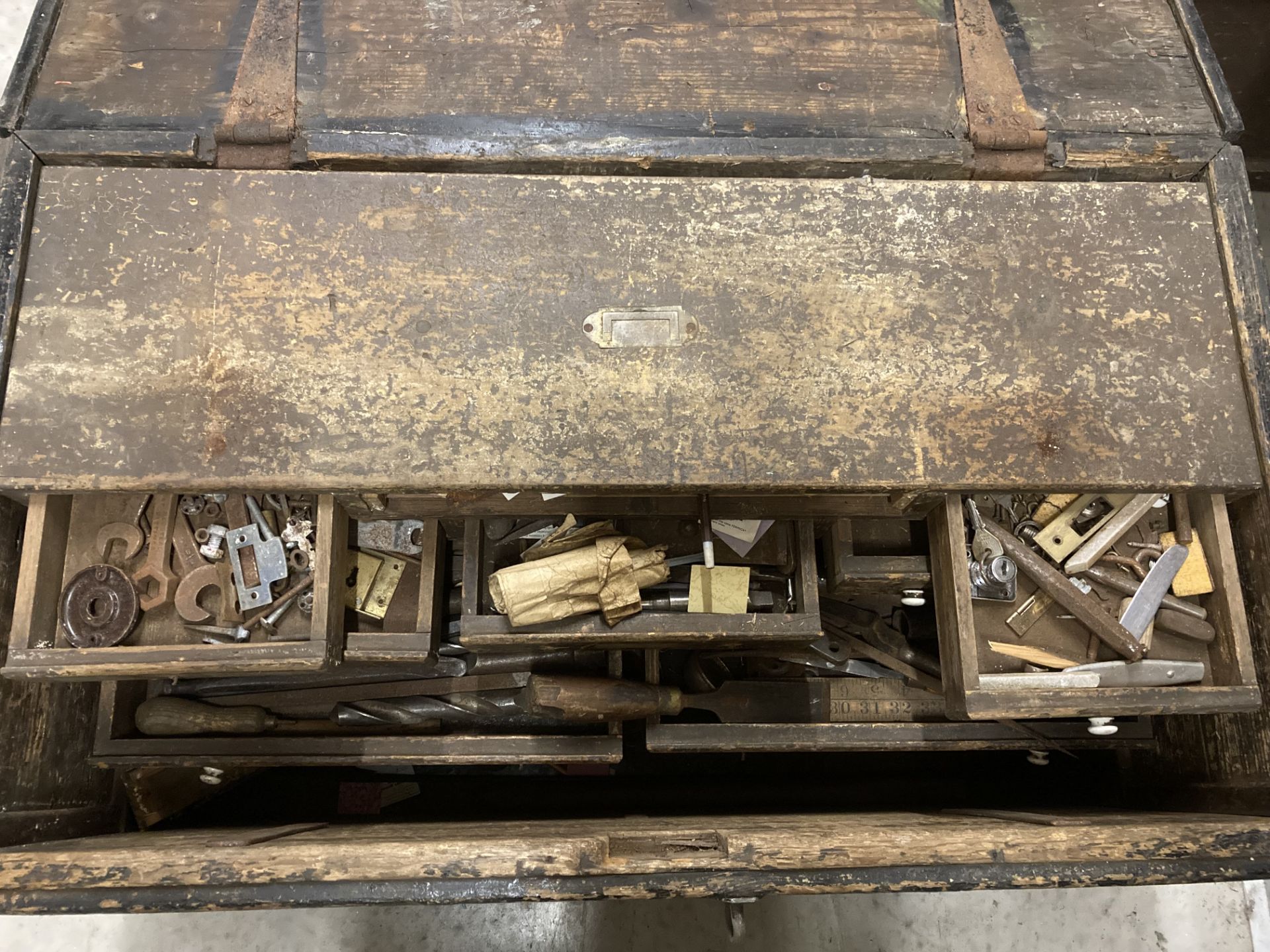 Vintage large wooden tool chest with carrying handles and eight drawer removable section in black - Image 2 of 3