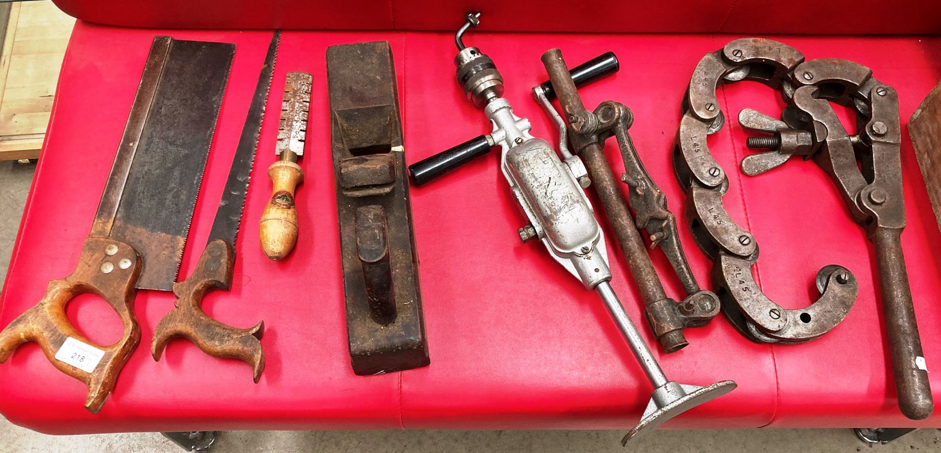 Seven items - vintage tools - block plane, saws, Record pipe cutters,