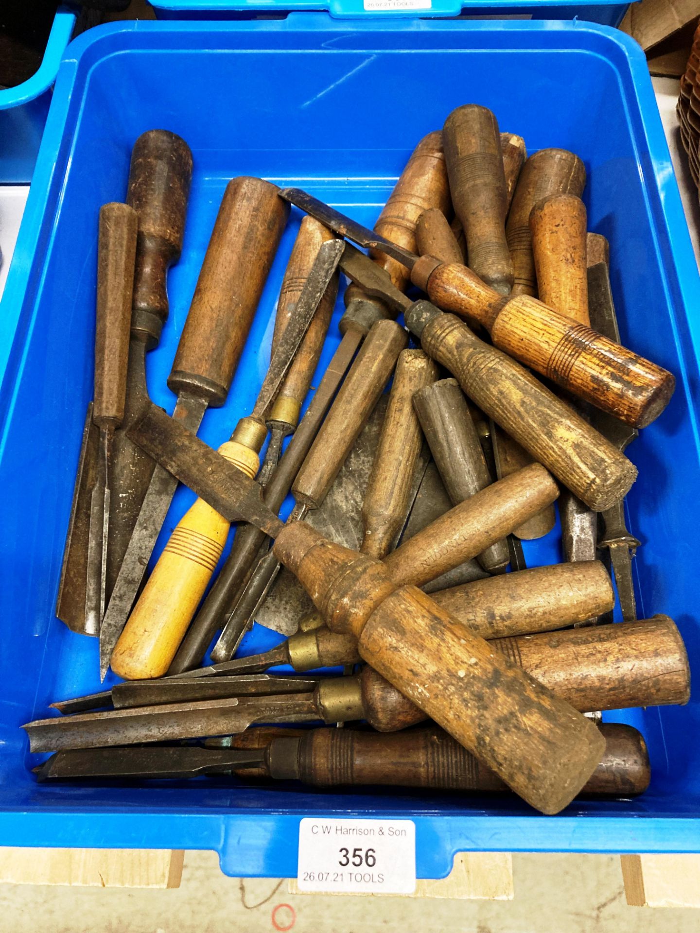 Twenty assorted vintage chisels by Ward,