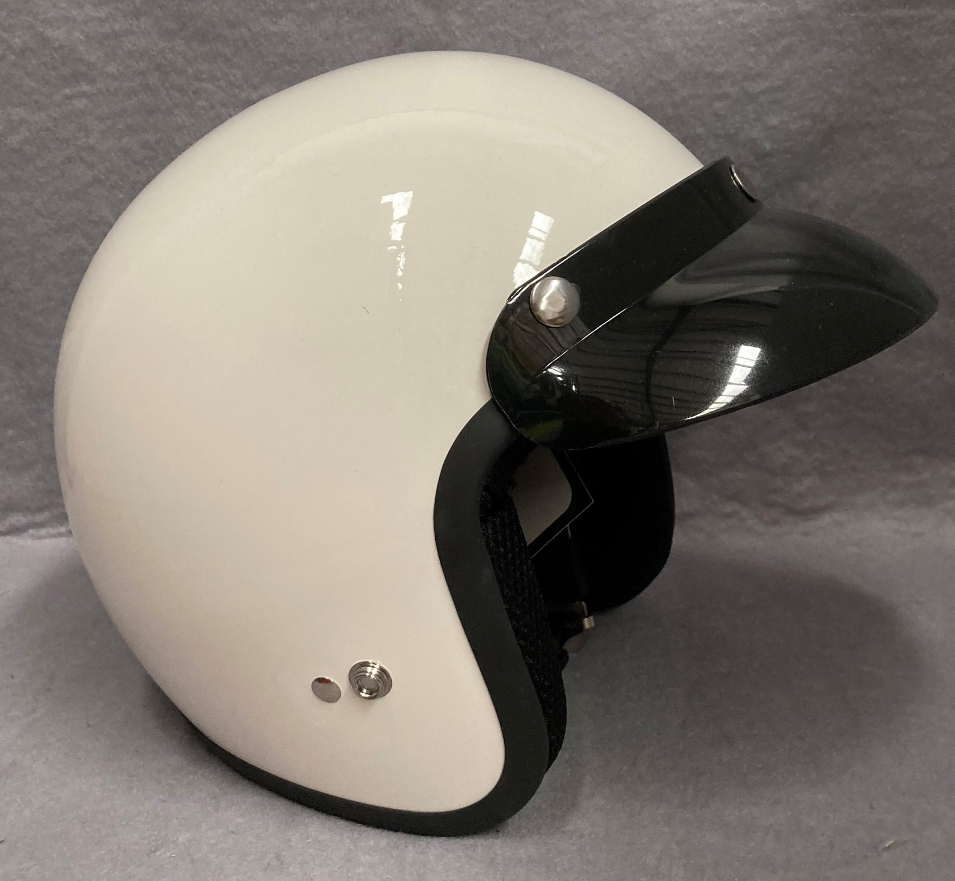 Viper RS04 motorbike helmet in white - size XL (boxed) - Image 3 of 3