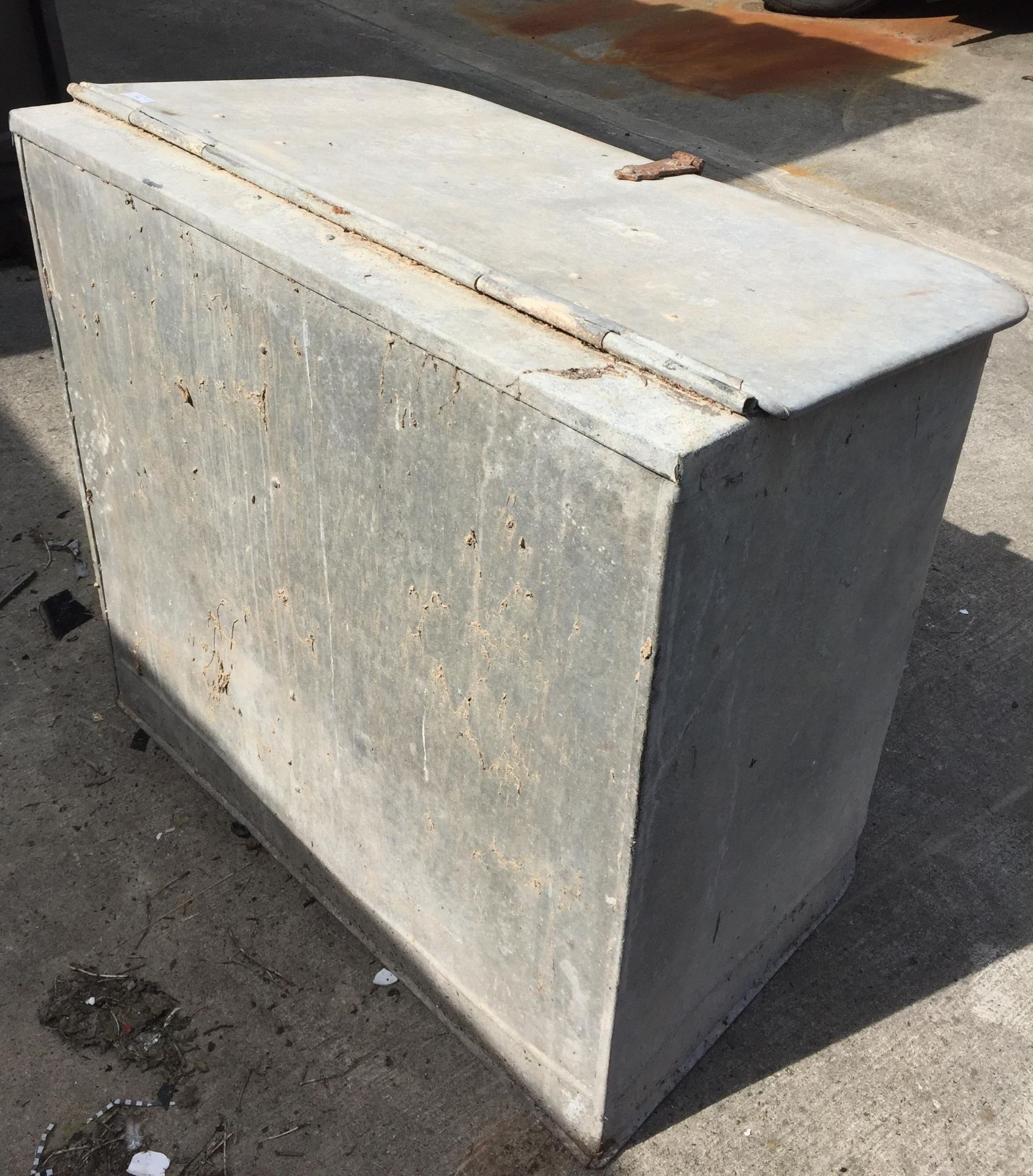 Large galvanised corn bin - sloping top - internally two section 85 x 55 x 81cm max high - Image 3 of 3