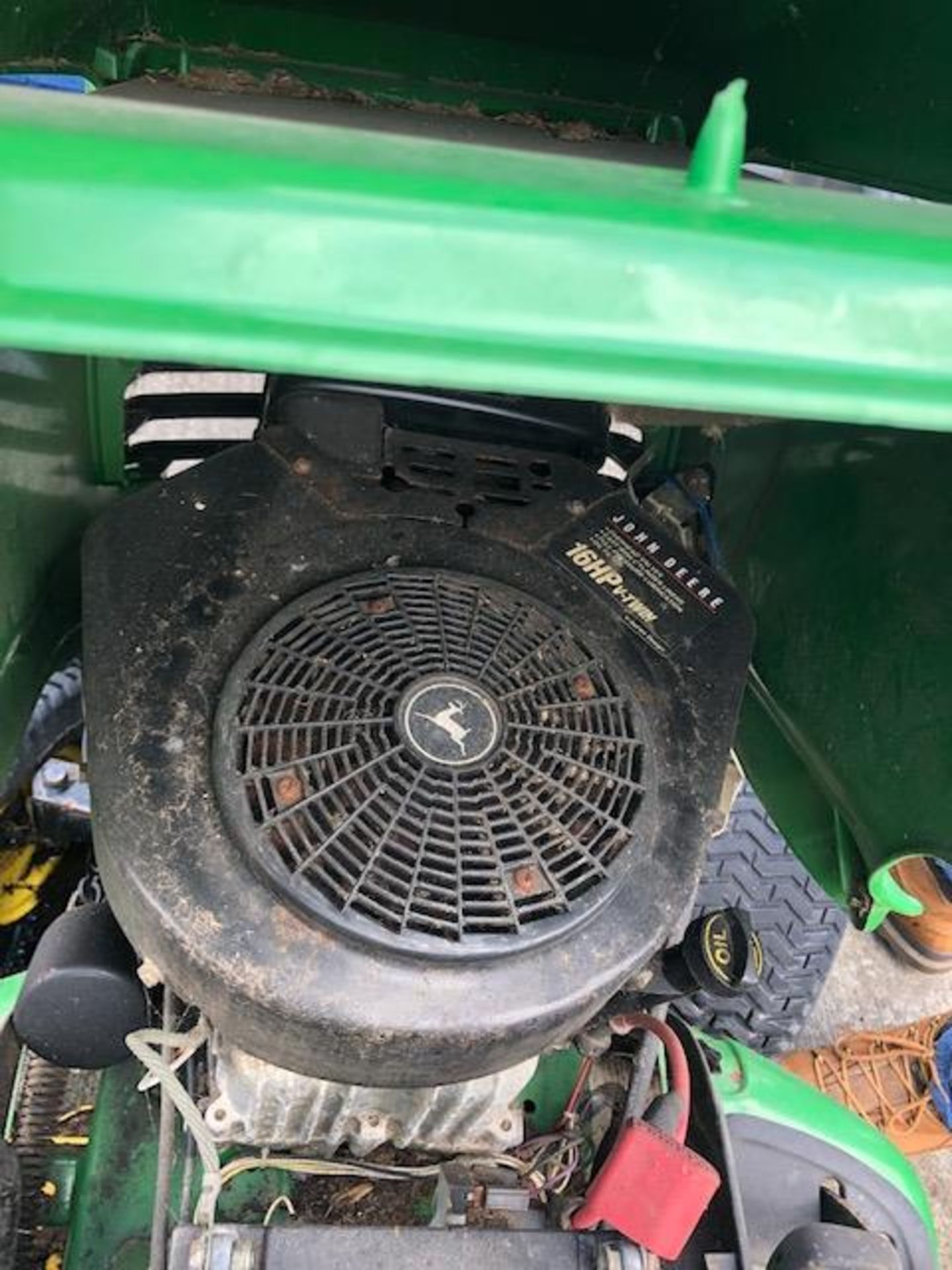 John Deere LT166 ride on petrol mower - no keys - sold as spares and repairs - Image 4 of 6