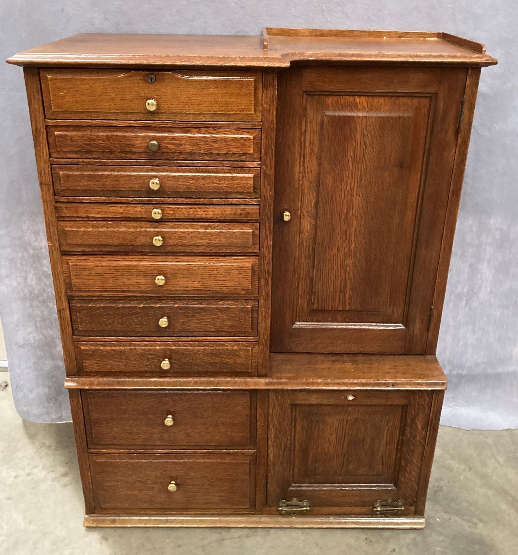 AN OAK TABLE TOP DENTAL CABINET with ten various sized drawers with brass handles and a recessed - Image 3 of 7