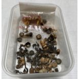 Contents to plastic tray - assorted gold and other teeth - total weight including tray 5.