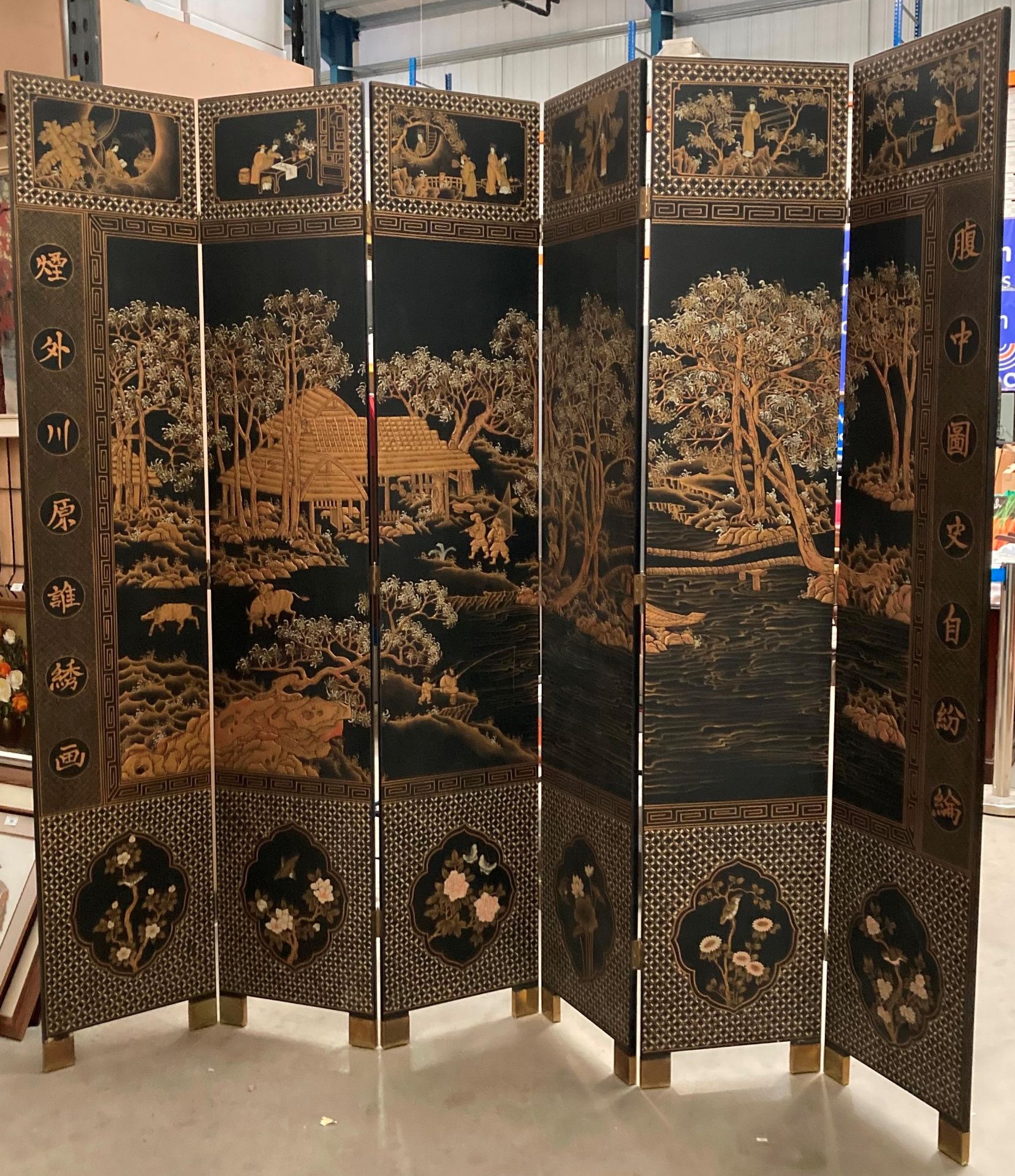 A black six section folding modesty screen/room divider with gilt oriental scenes to each section - Image 3 of 5