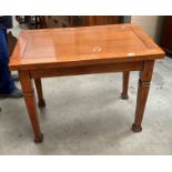 An oak swivel top dining/kitchen table 100 x 120cm when open