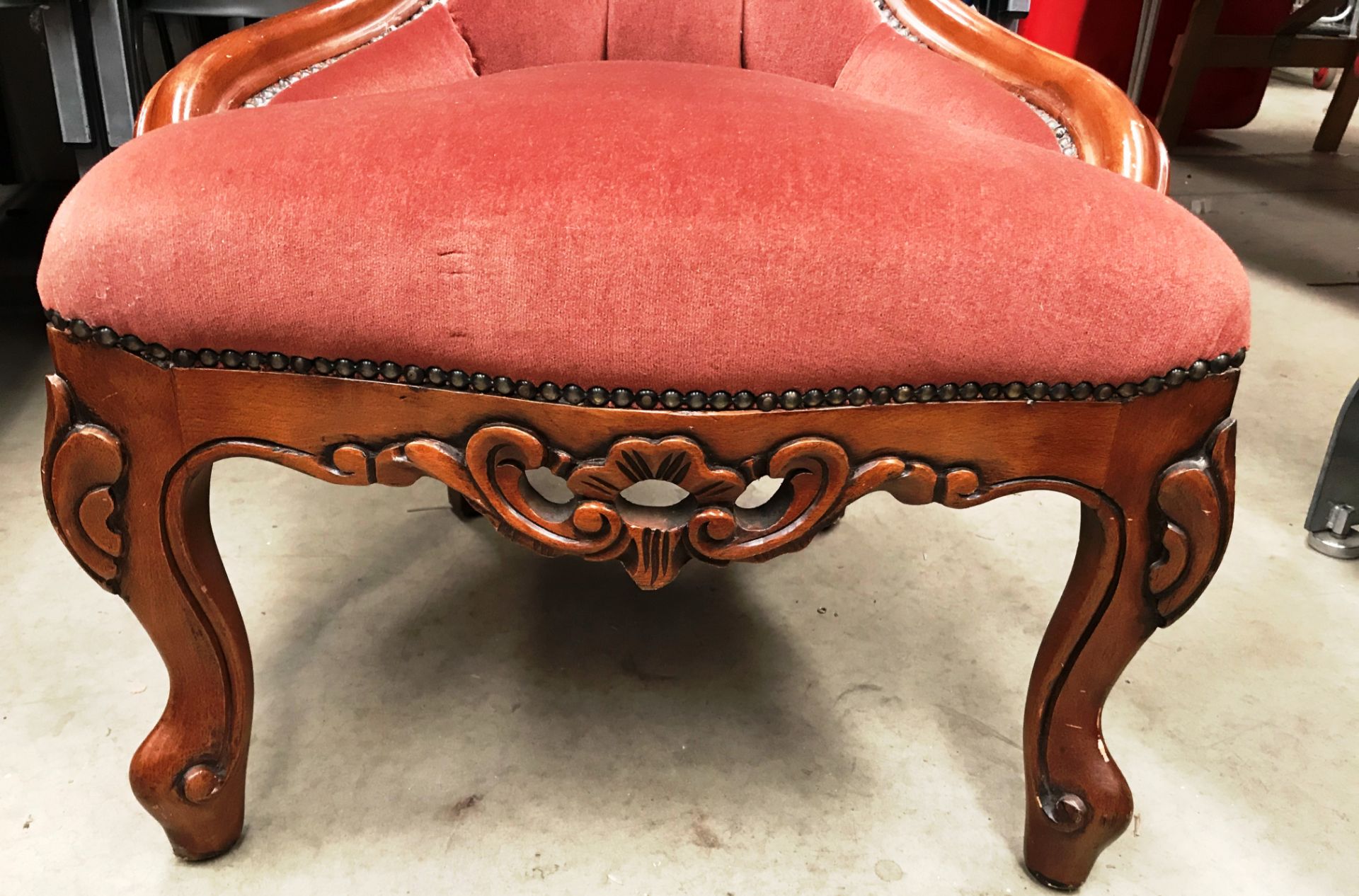 A reproduction mahogany framed nursing chair with pink dralon upholstery - Image 2 of 2