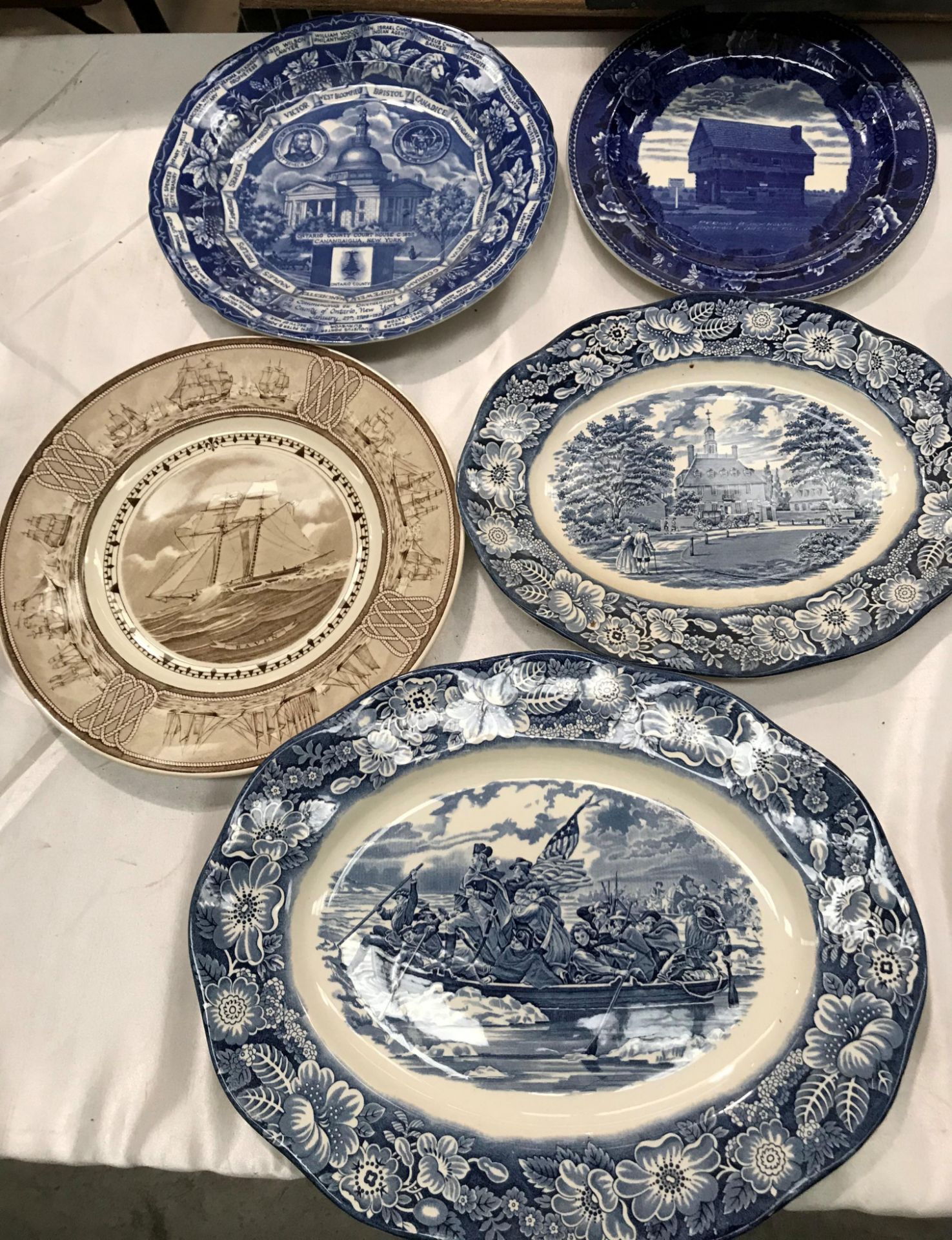 Ten blue and white, plus six other plates (USA commemoration, - Image 2 of 5