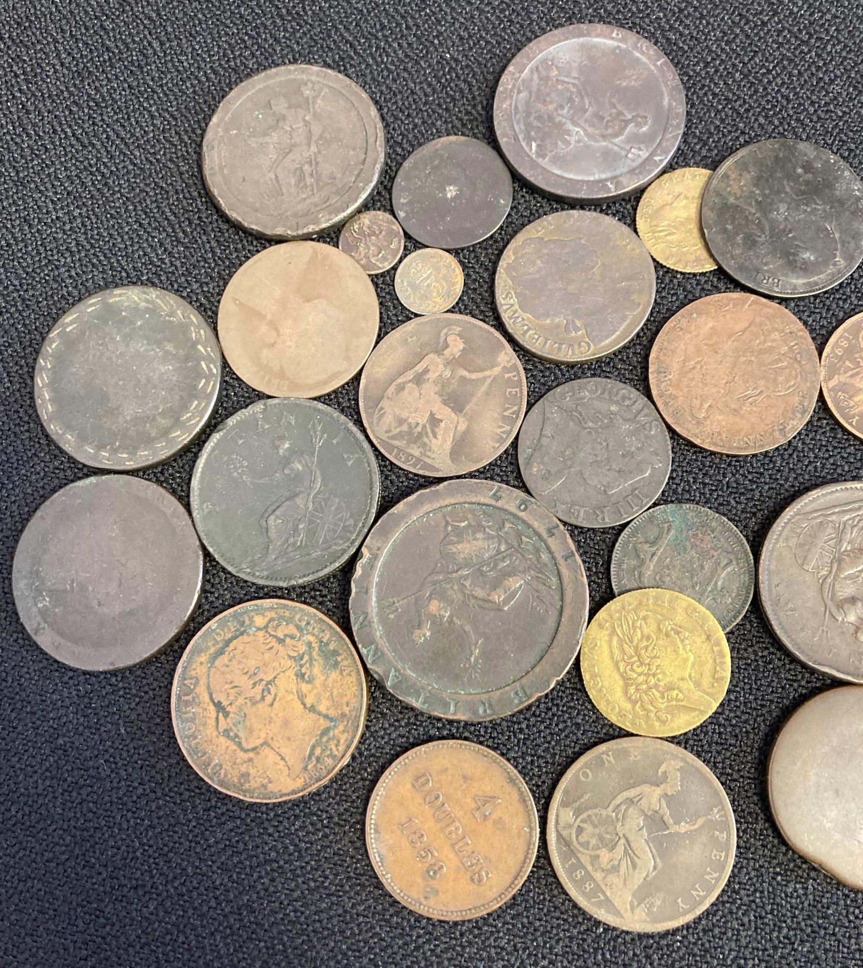 Collection of predominantly British copper and bronze coins & tokens - Image 2 of 3